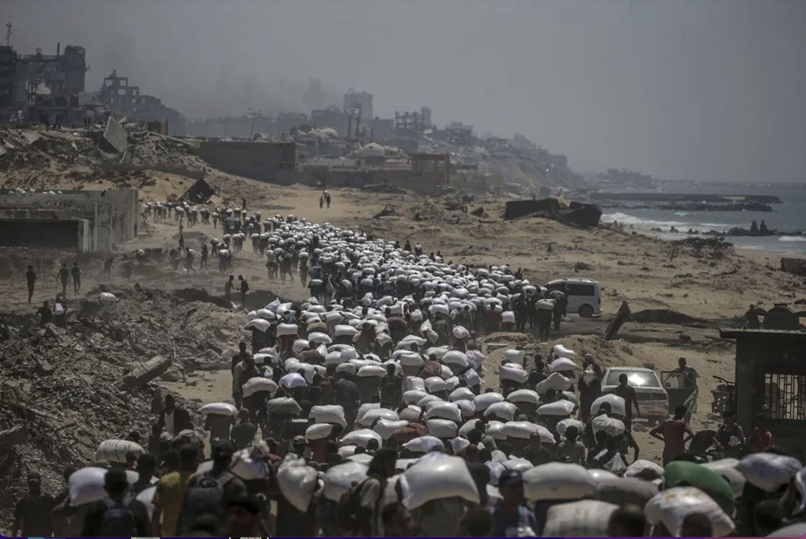 El 'éxodo' palestino diario en Gaza