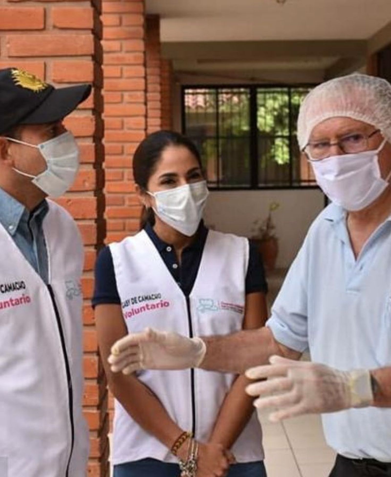 Fernando Camacho, su esposa Gabriela y Nicolás Castellanos