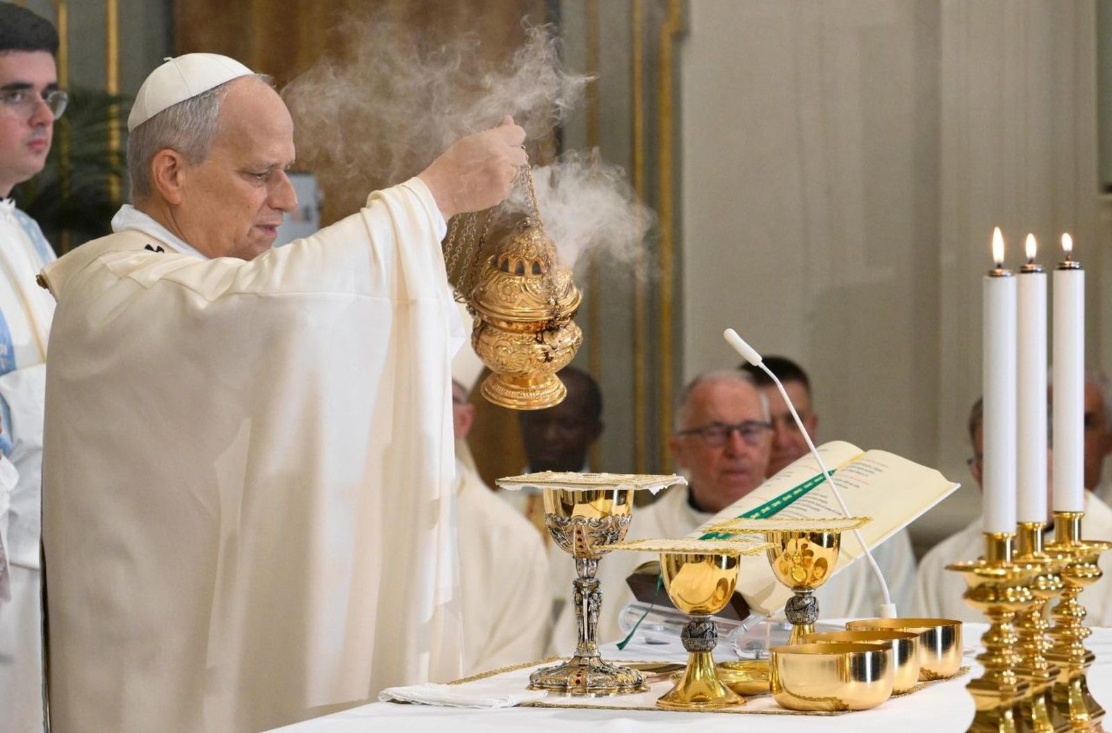 El Papa celebra la eucaristía