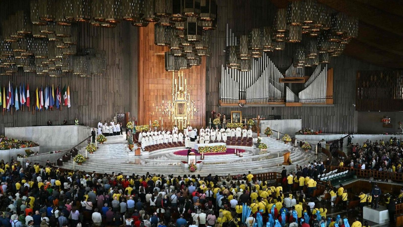 Misa de Parolin en el Santuario de Guadalupe. México.
