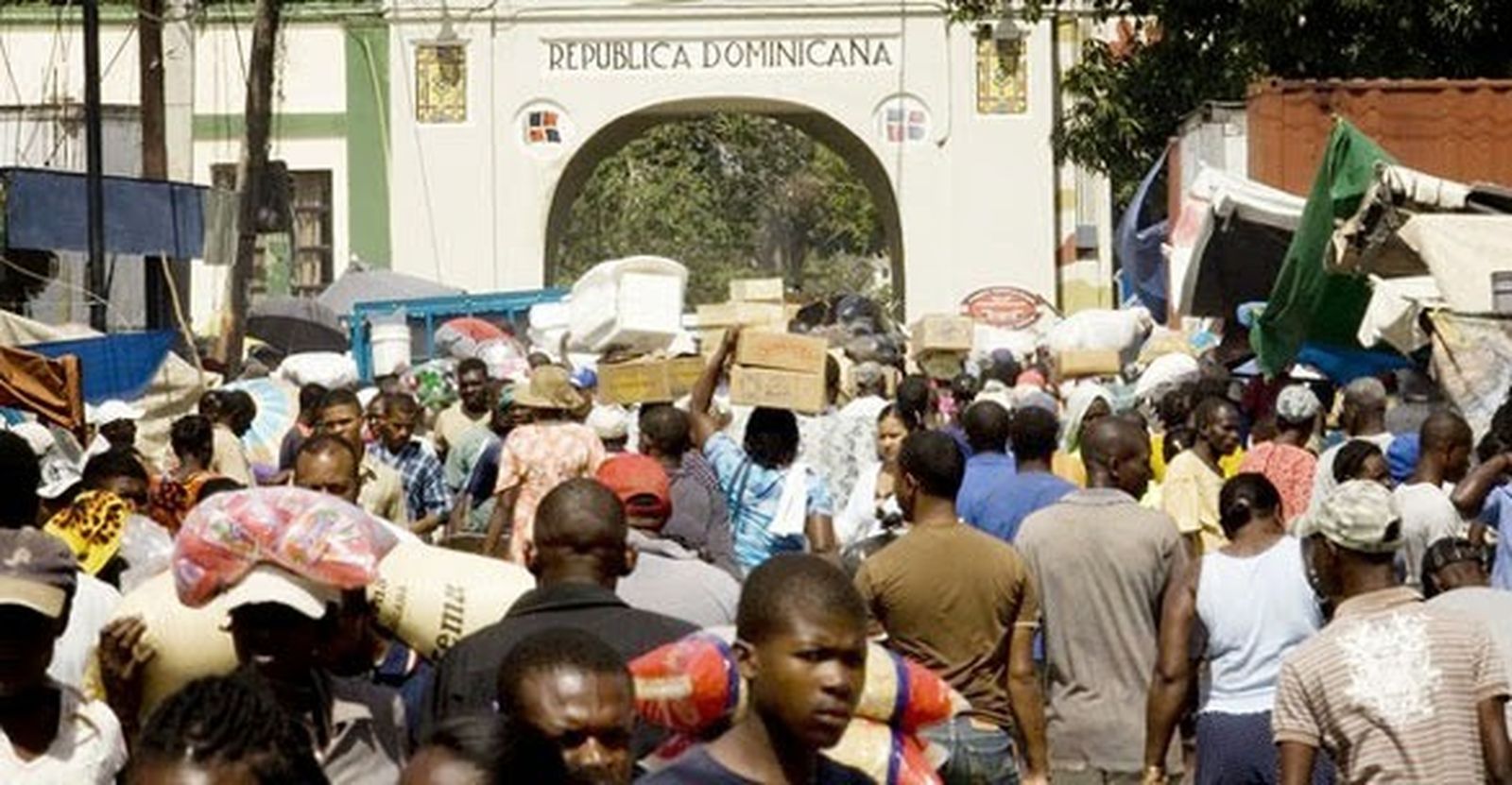 Haitianos intentando entrar en República Dominicana
