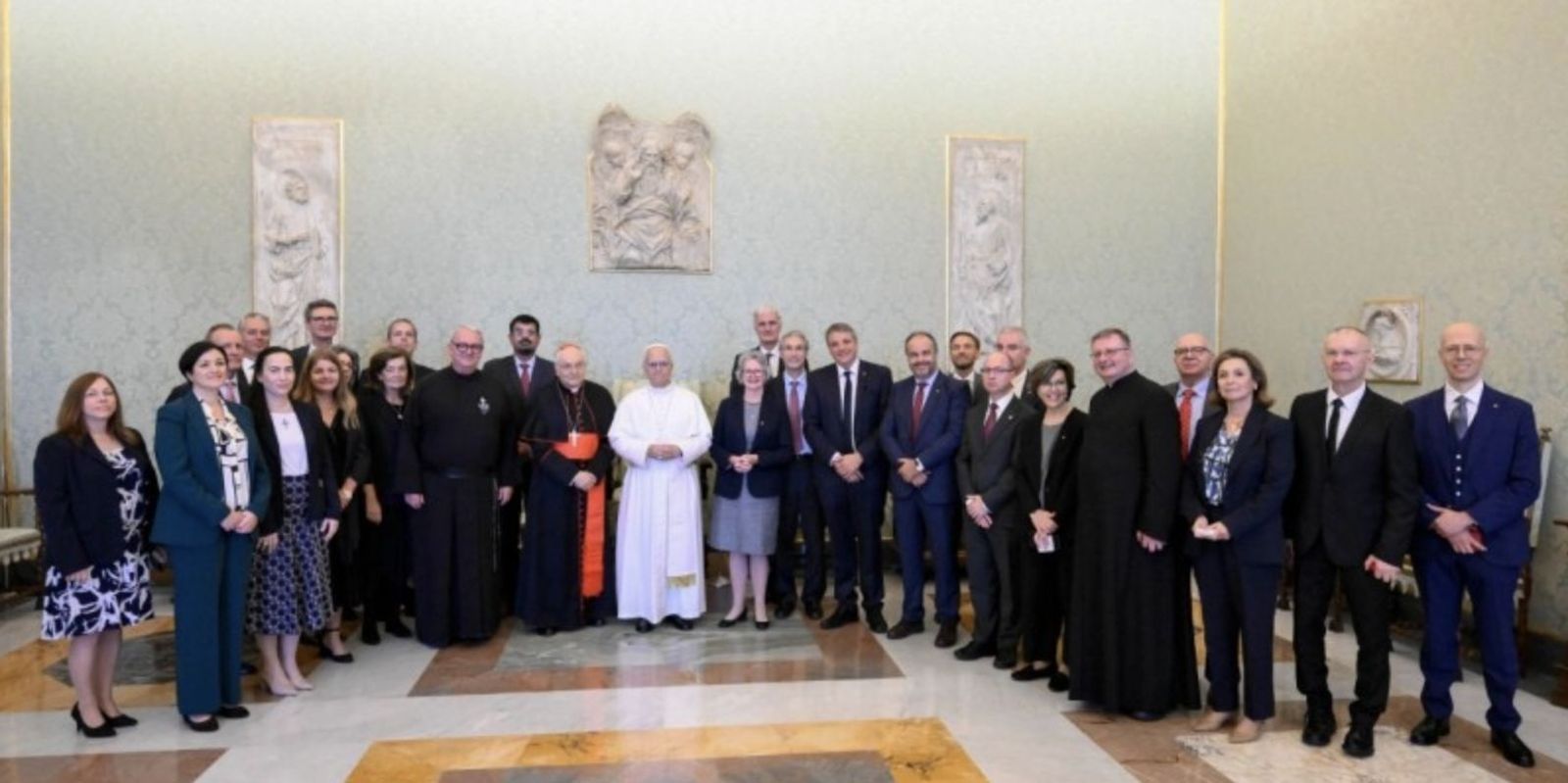 León XIV y la delegación de la Fundación Ayuda a la Iglesia Necesitada