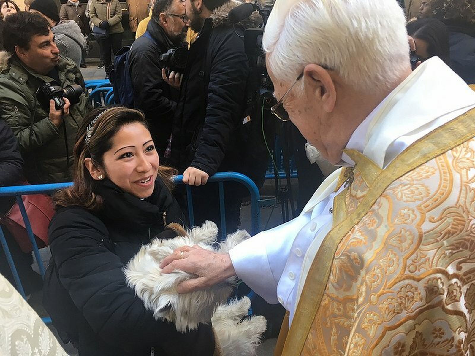 El padre Ángel bendijo a los animales