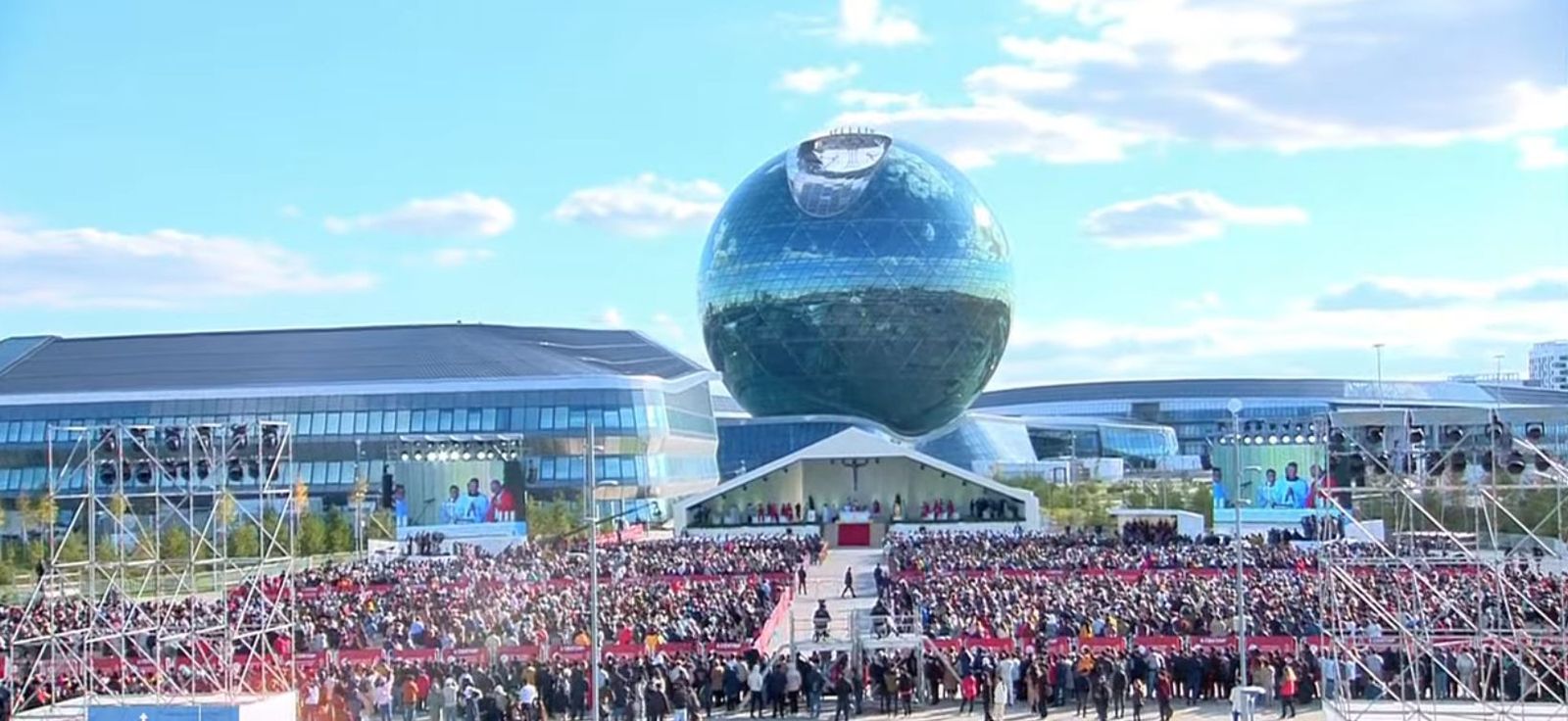 Misa en la Expo de Kazajistán