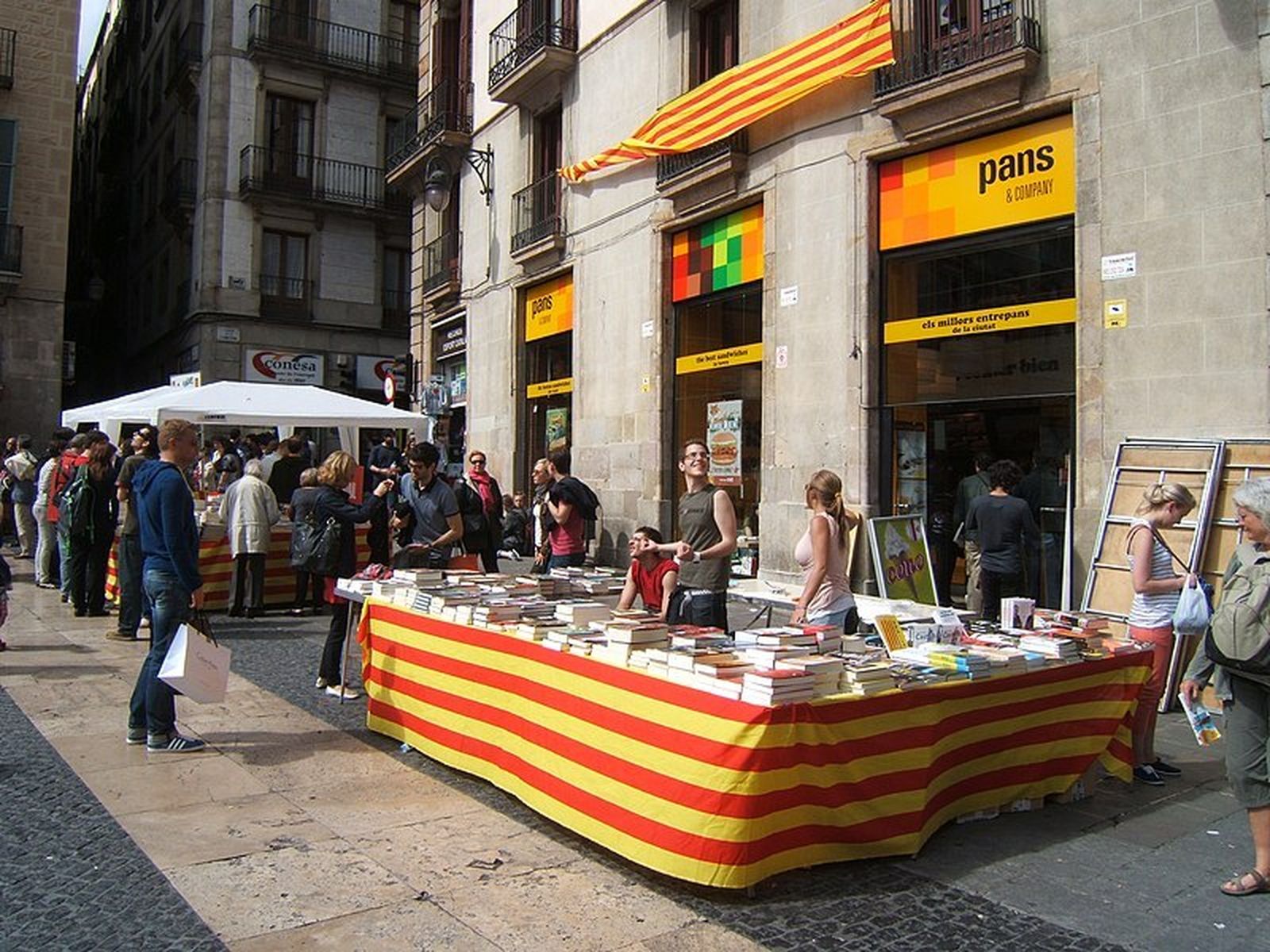 La diada de Sant Jordi en Barcelona.  Foto: Francis Lenn.
