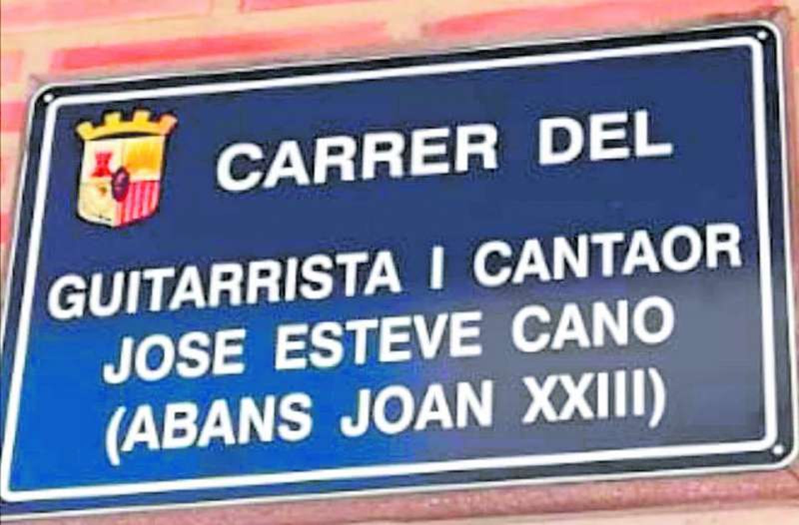 La calle a Juan XXIII,  a un cantaor de flamenco