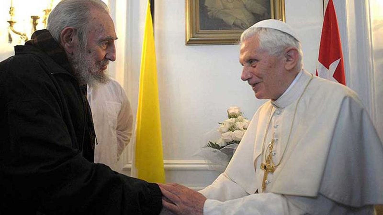 Benedicto XVI saluda a Fidel Castro en Cuba 2012