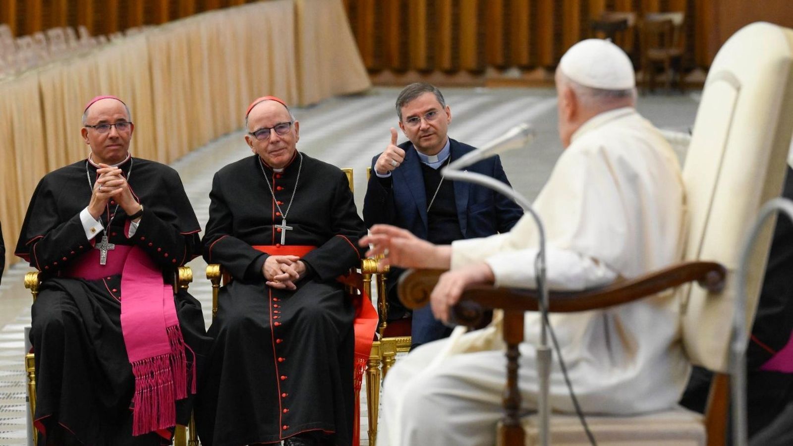 El patriarca de Lisboa (primero por la izquierda) en la audiencia