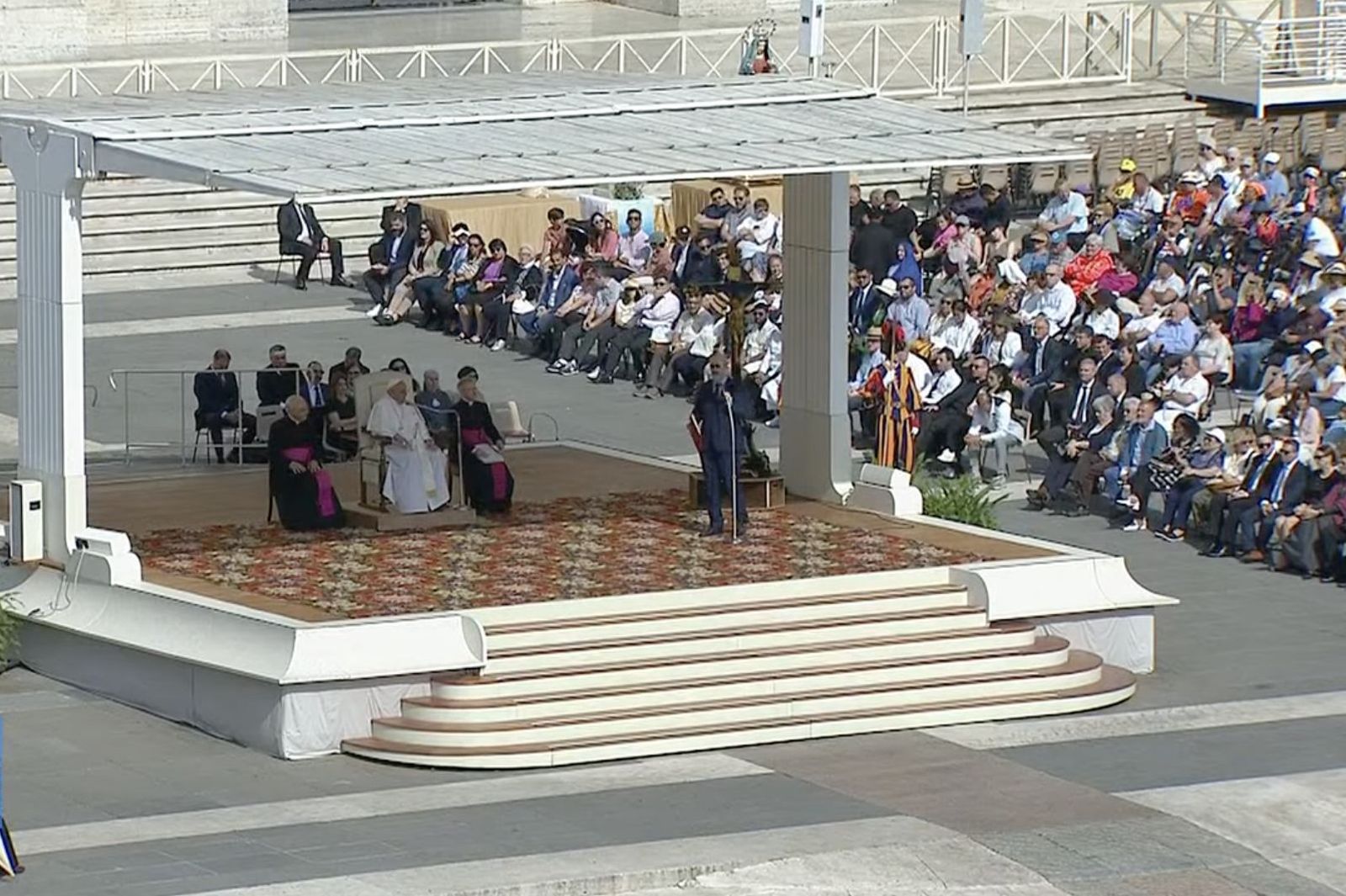 El Papa, en la audiencia en la plaza de san Pedro