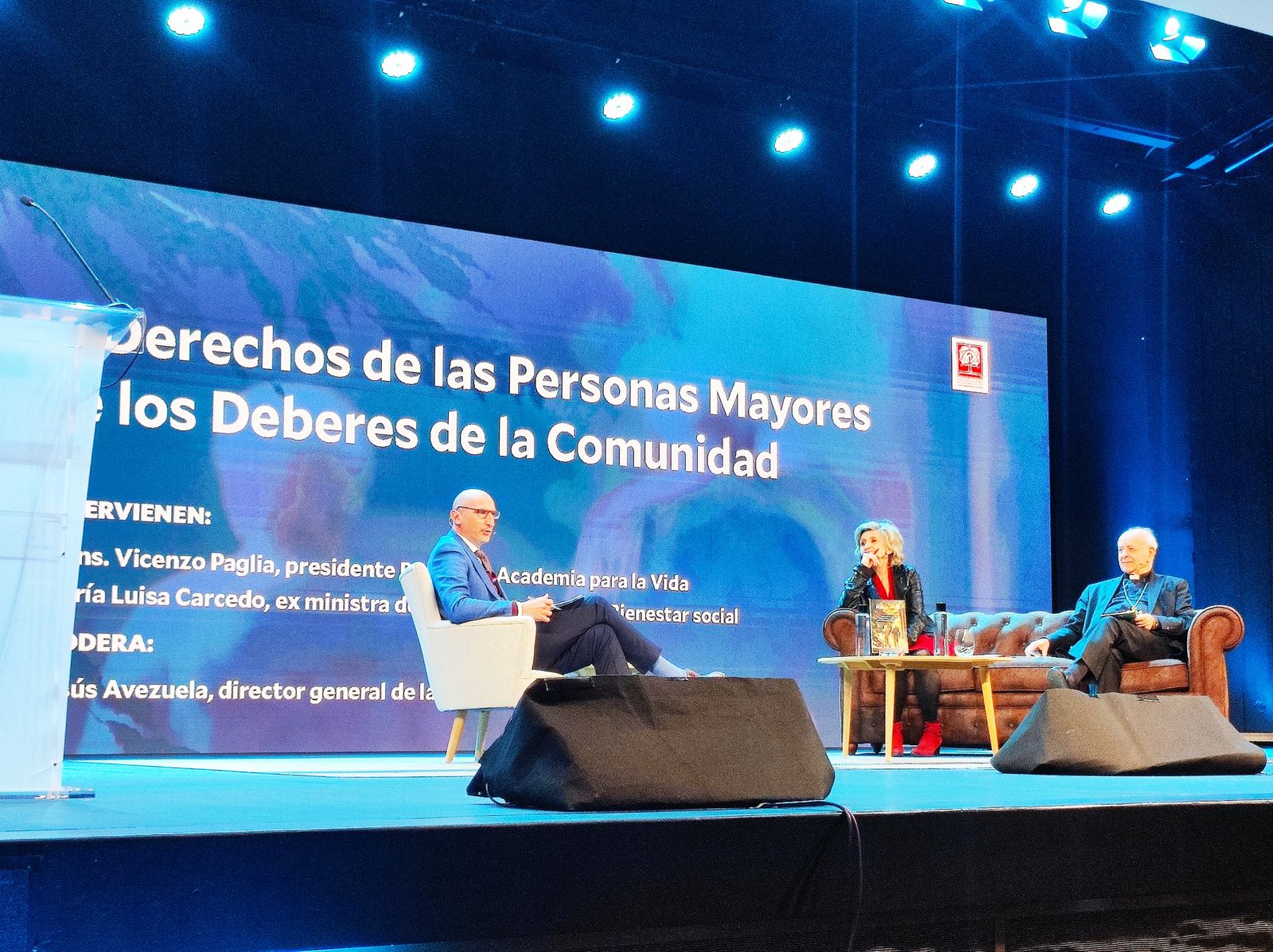 Vincenzo Paglia y María Luisa Carcedo, durante el coloquio