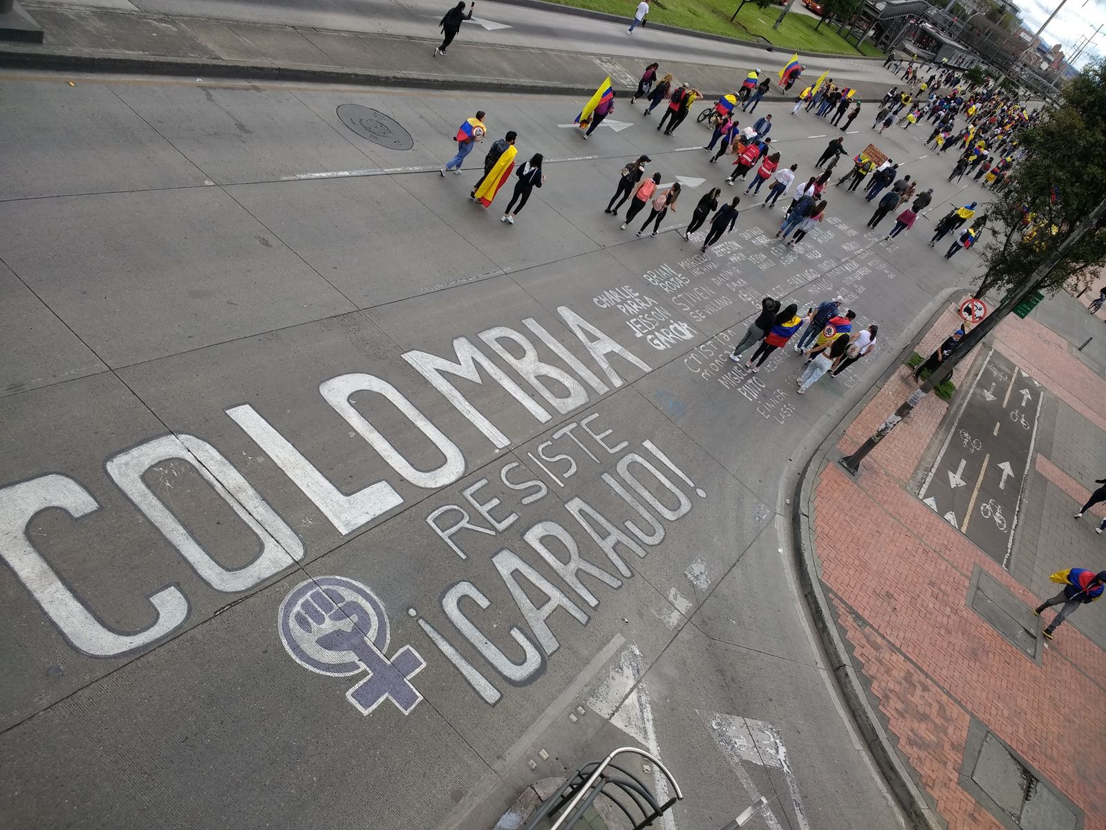 Protesta pacífica en una avenida