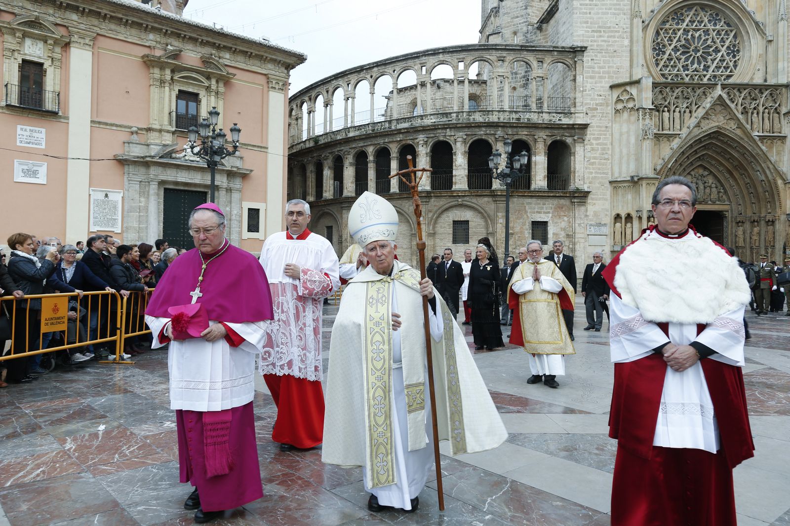 La gran procesión vicentina ha sido presidida por el cardenal Cañizares