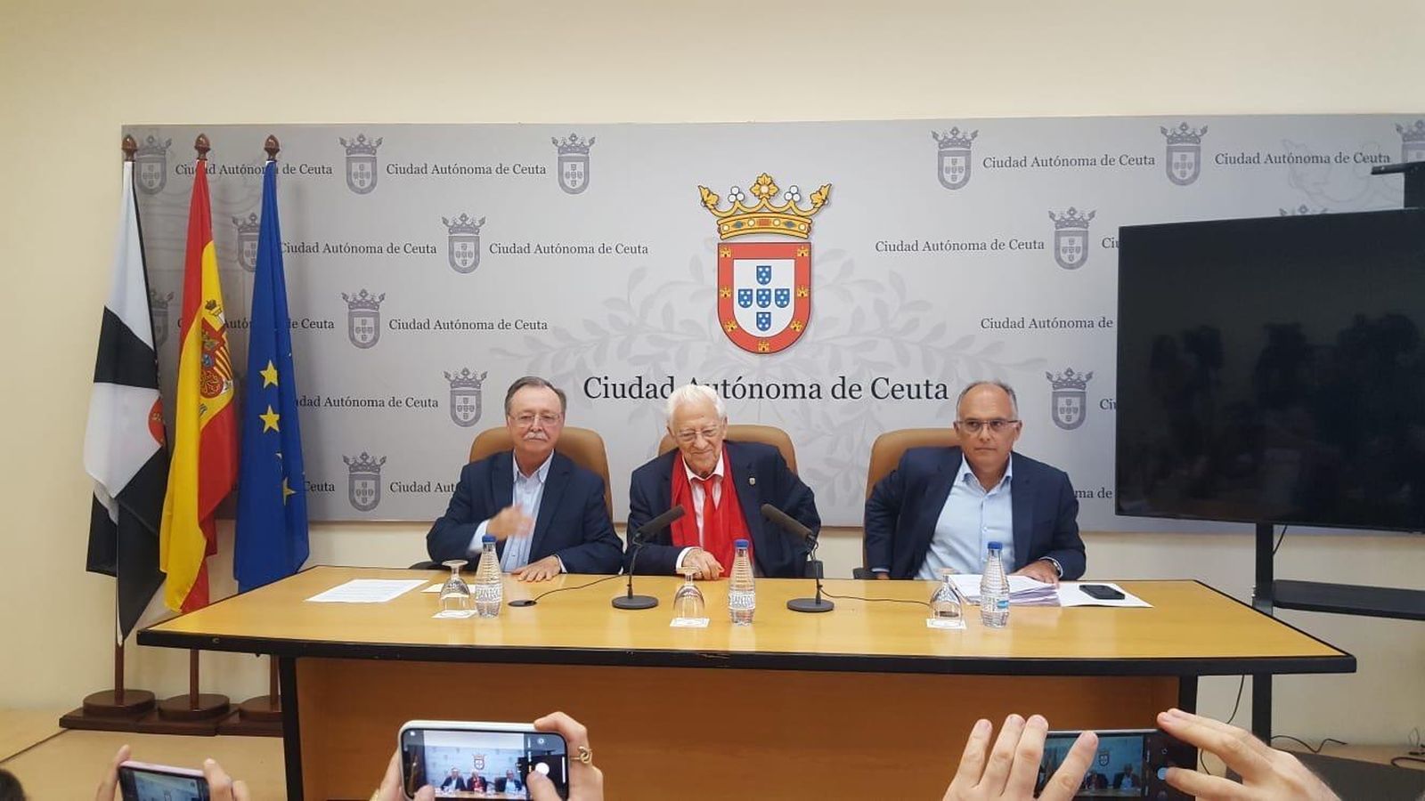 El Padre Ángel con el presidente de Ceuta