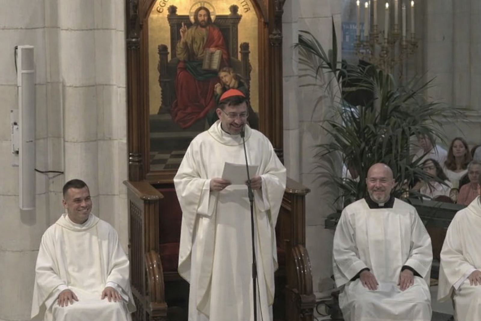 “Son pastores que no pueden entender; todos buscan su propio camino, cada uno para su propio beneficio.”  Is 56,11