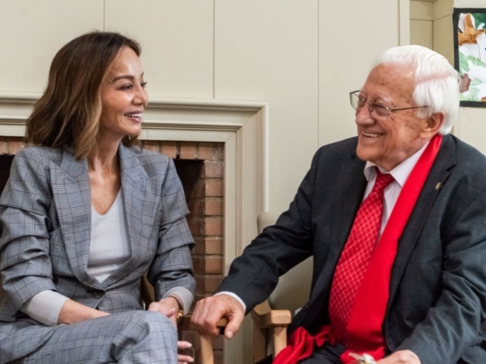 Isabel Preysler, con el padre Ángel