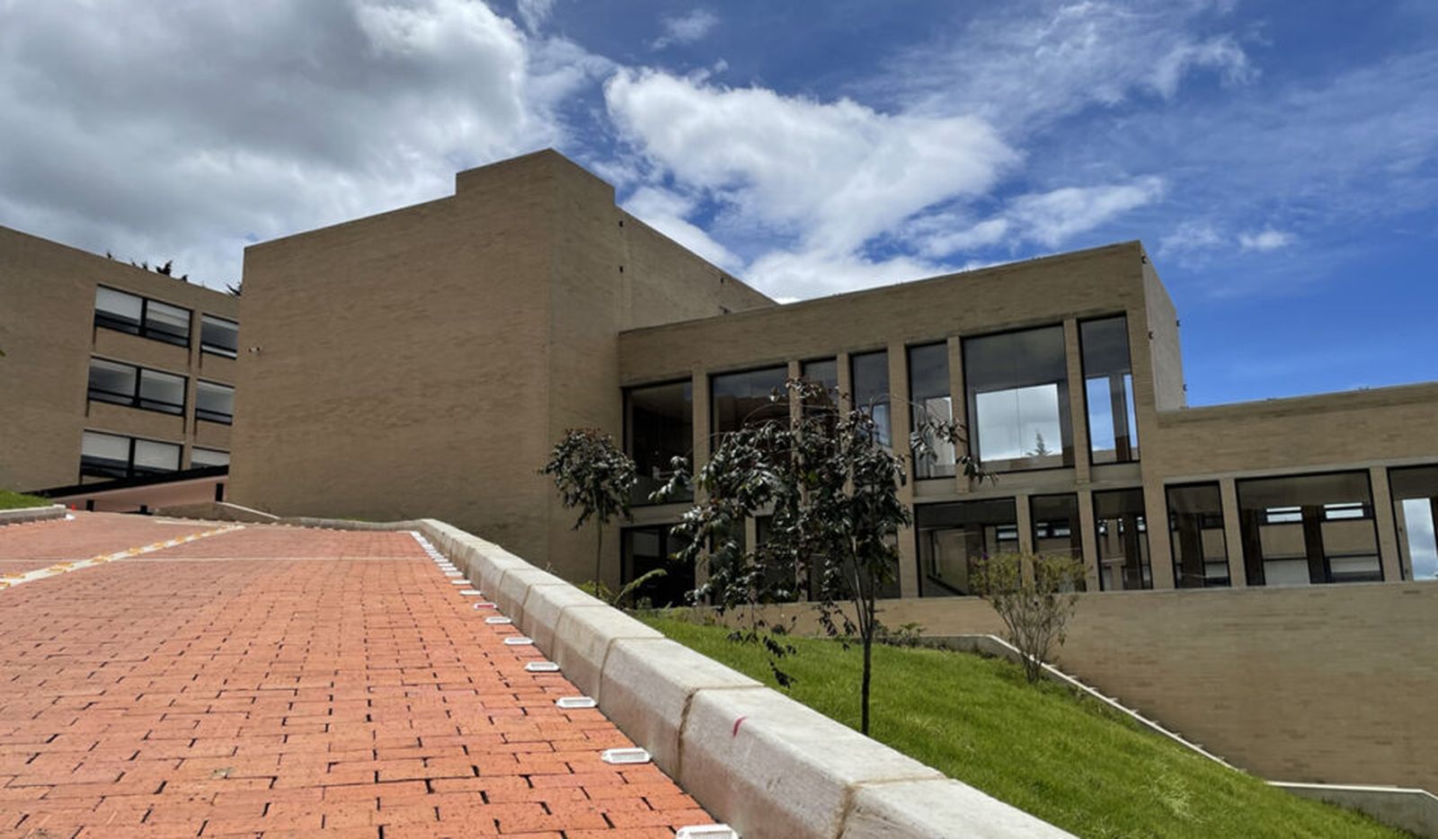 Edificio de la nueva sede del CELAM, ubicado en el norte de Bogotá