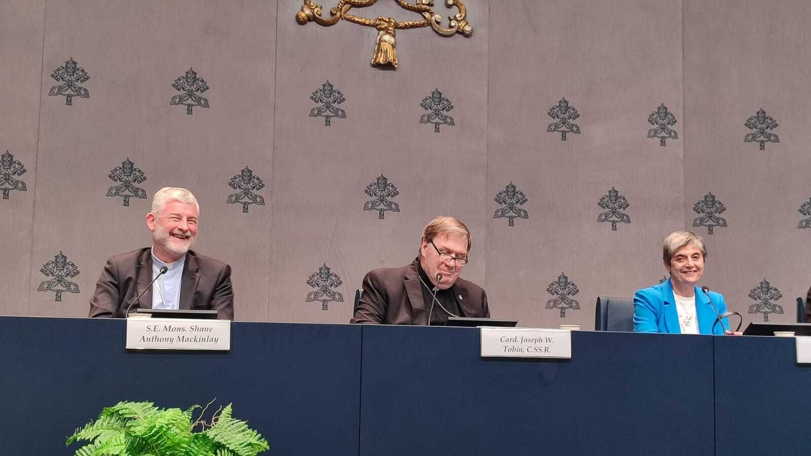 Mackinlay, Tobin e De Simone