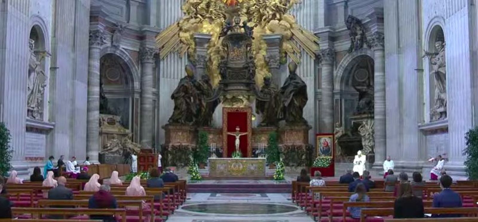 Medio centenar de fieles en San Pedro