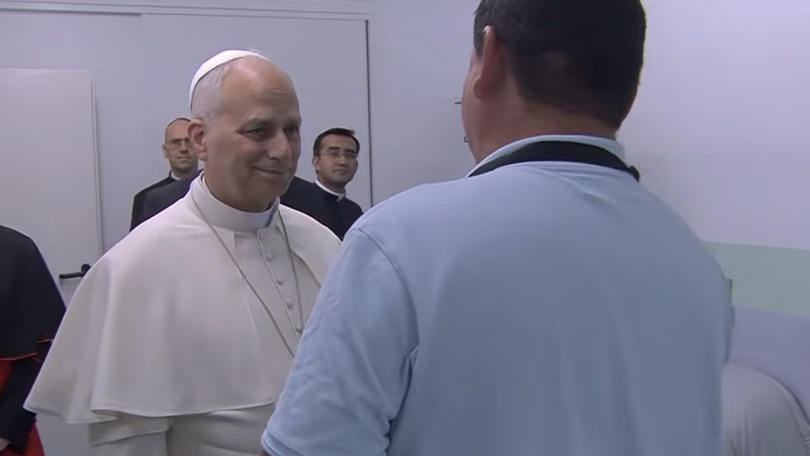 Ronald enseña al Papa y Cobo el CEDIA