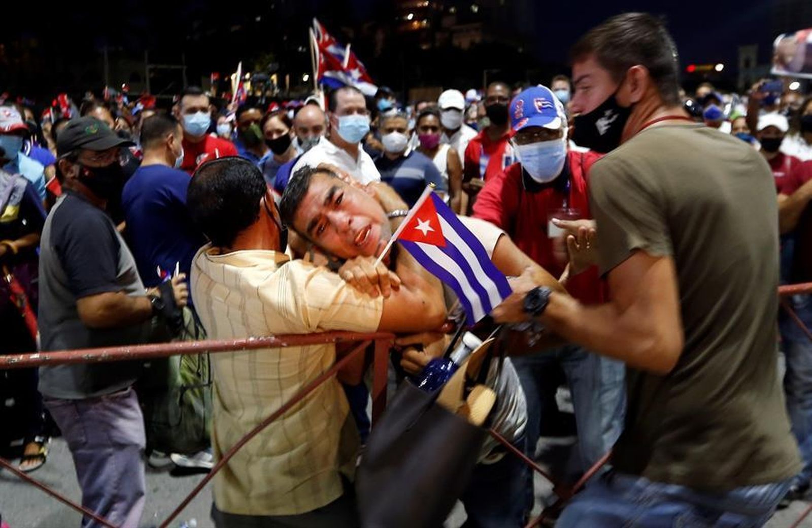 El 'Vía Crucis' del dolor de las familias cubanas