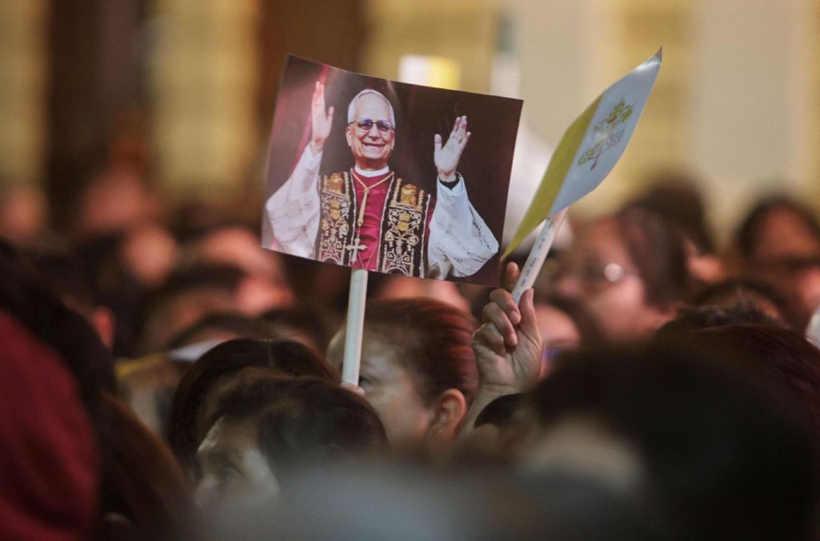 Fieles en Chiclayo festejan al elección del papa León XIV