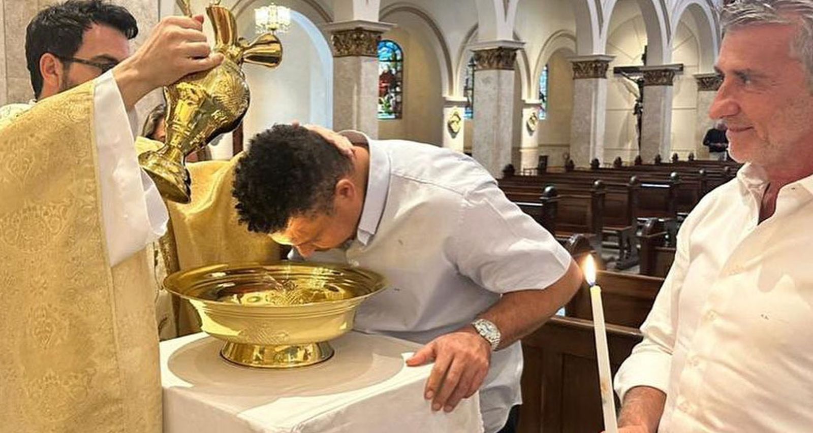 Ronaldo Nazario recibe el bautismo