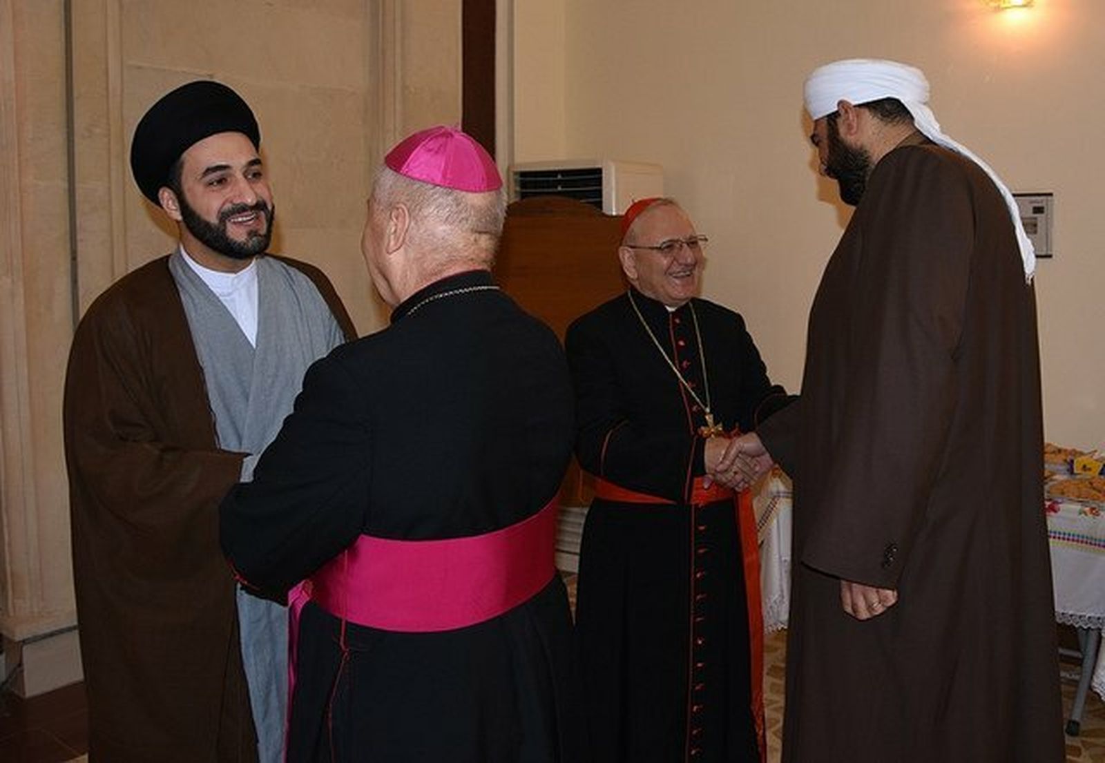 Sako (2d), en un acto interreligioso