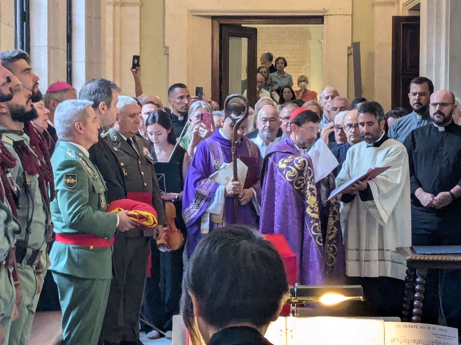 Cobo, en el mauselo del padre Huidobro