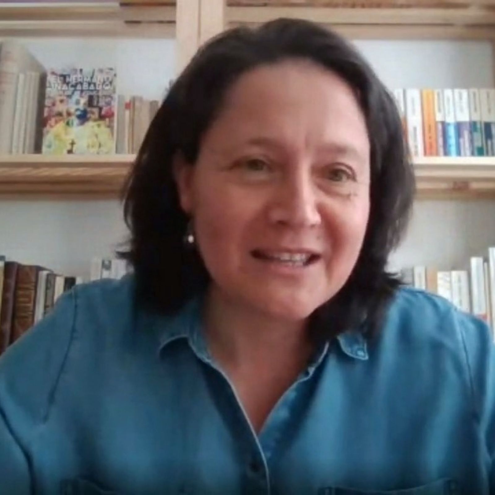 La autora en una videoconferencia