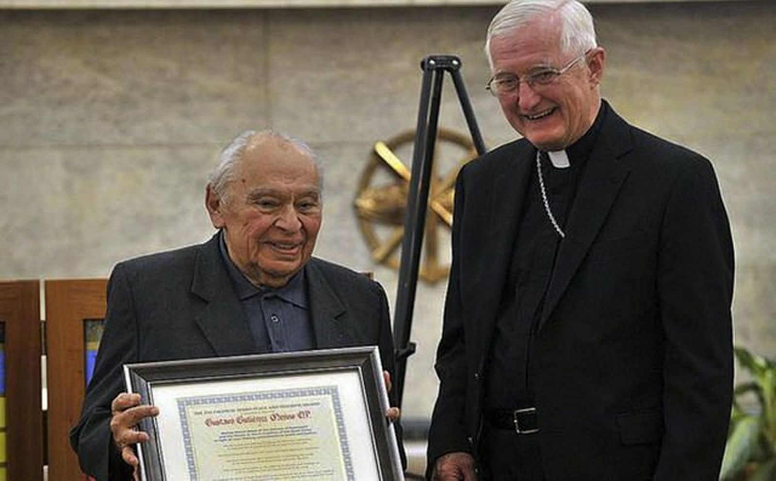 Gustavo Gutiérrez recoge su premio