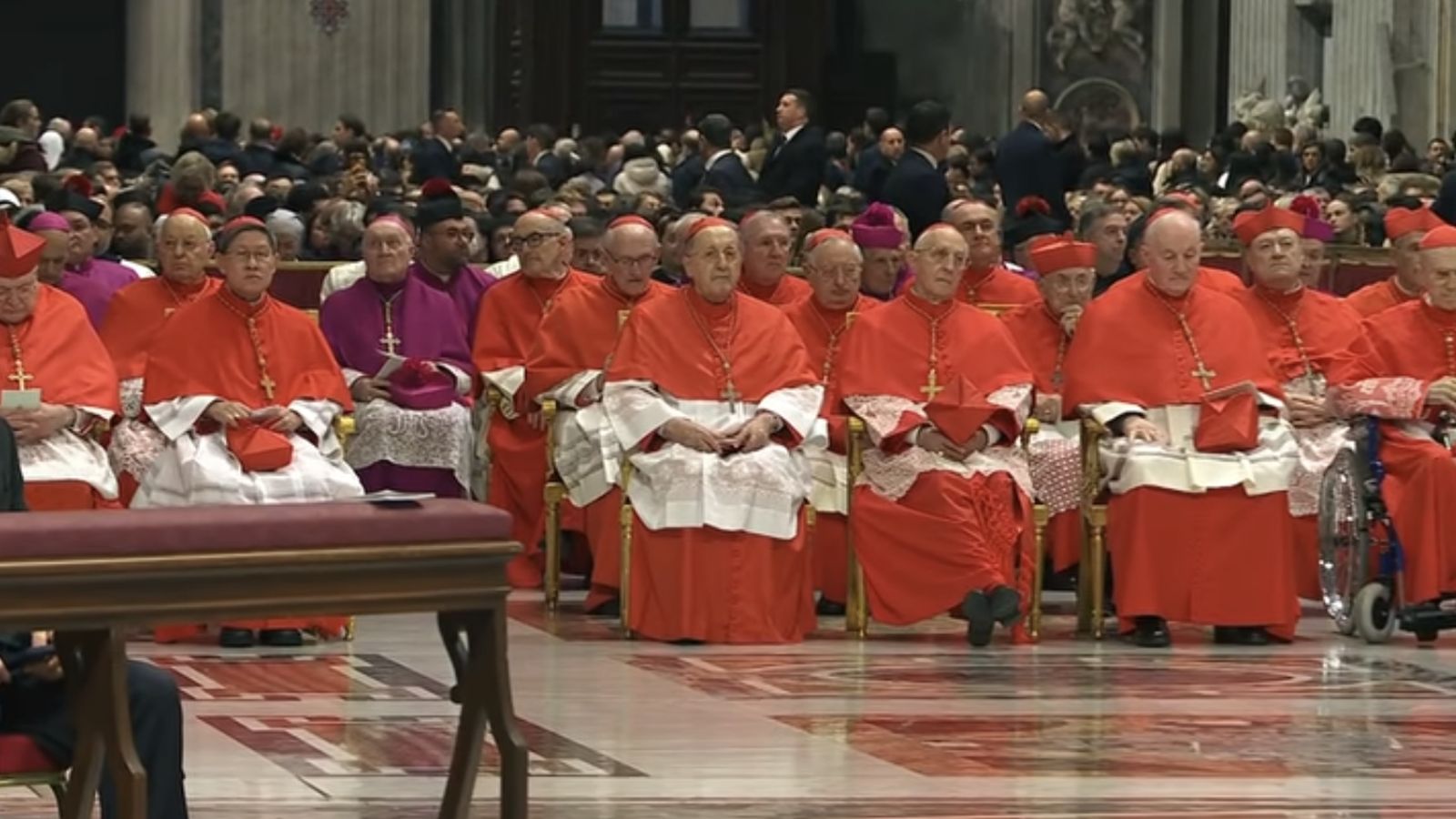 Los cardenales, en la basílica de San Pedro
