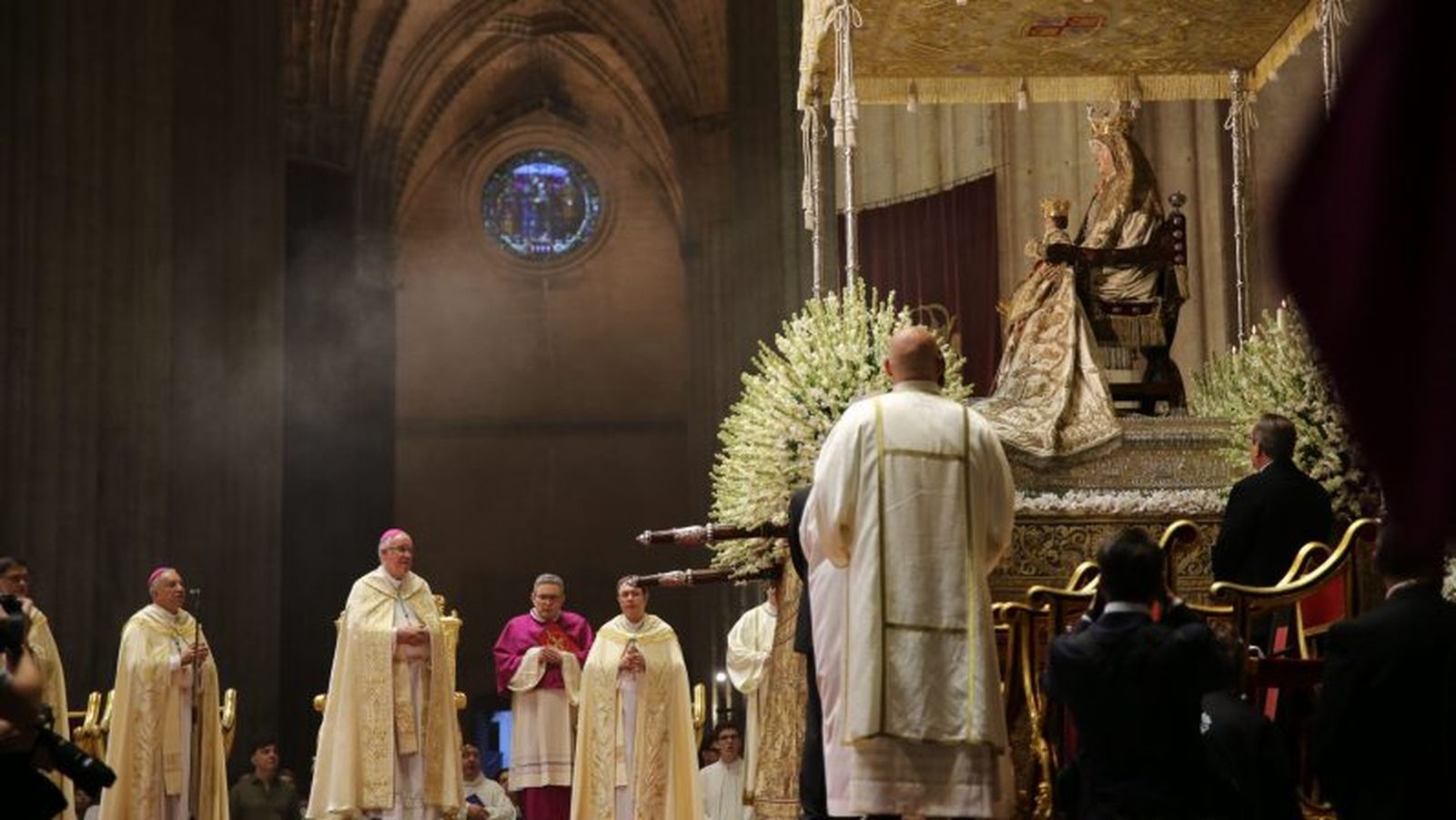 Sáiz Meneses, con la Virgen de los Reyes