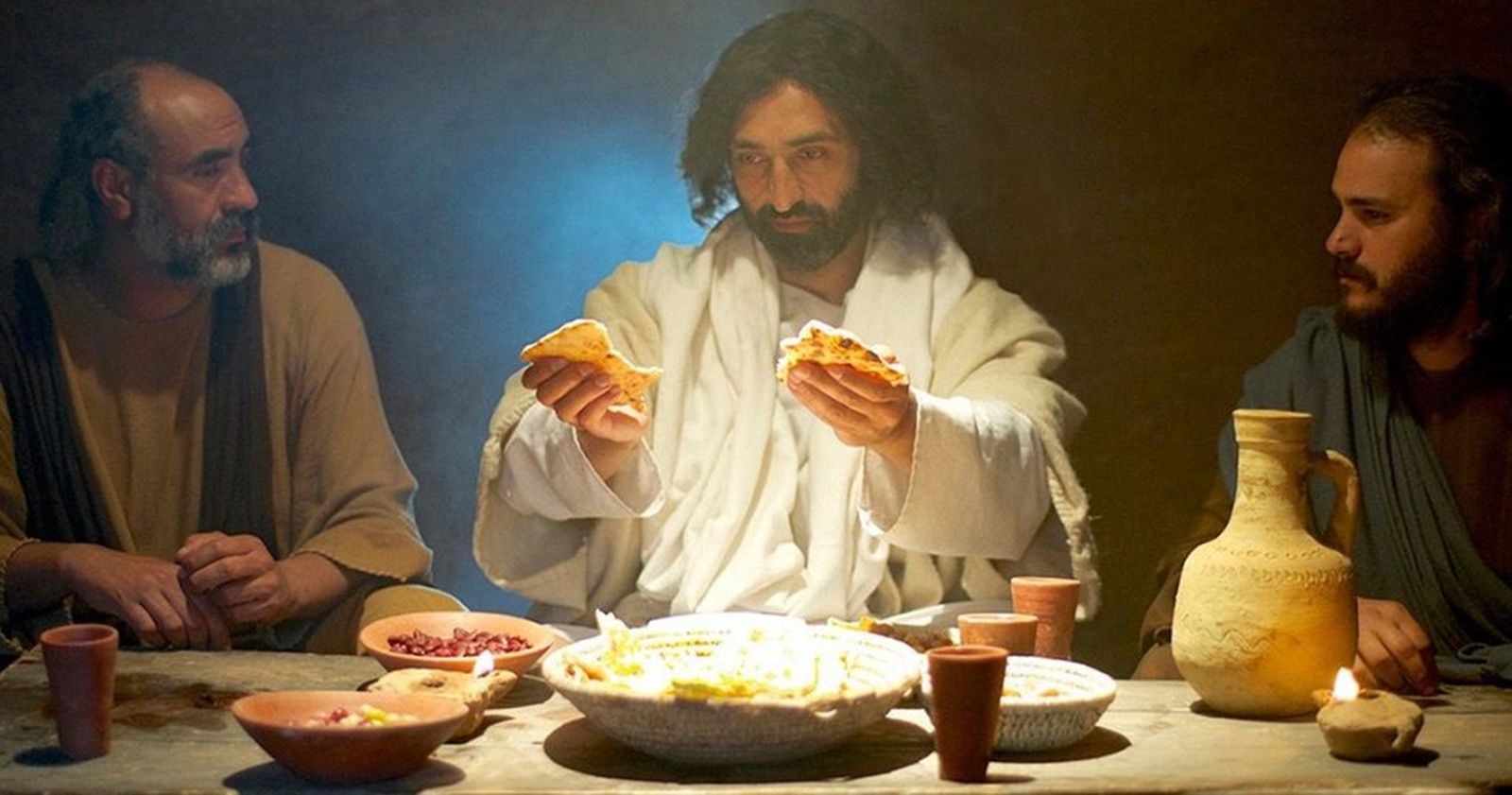 Sentado parte el Pan