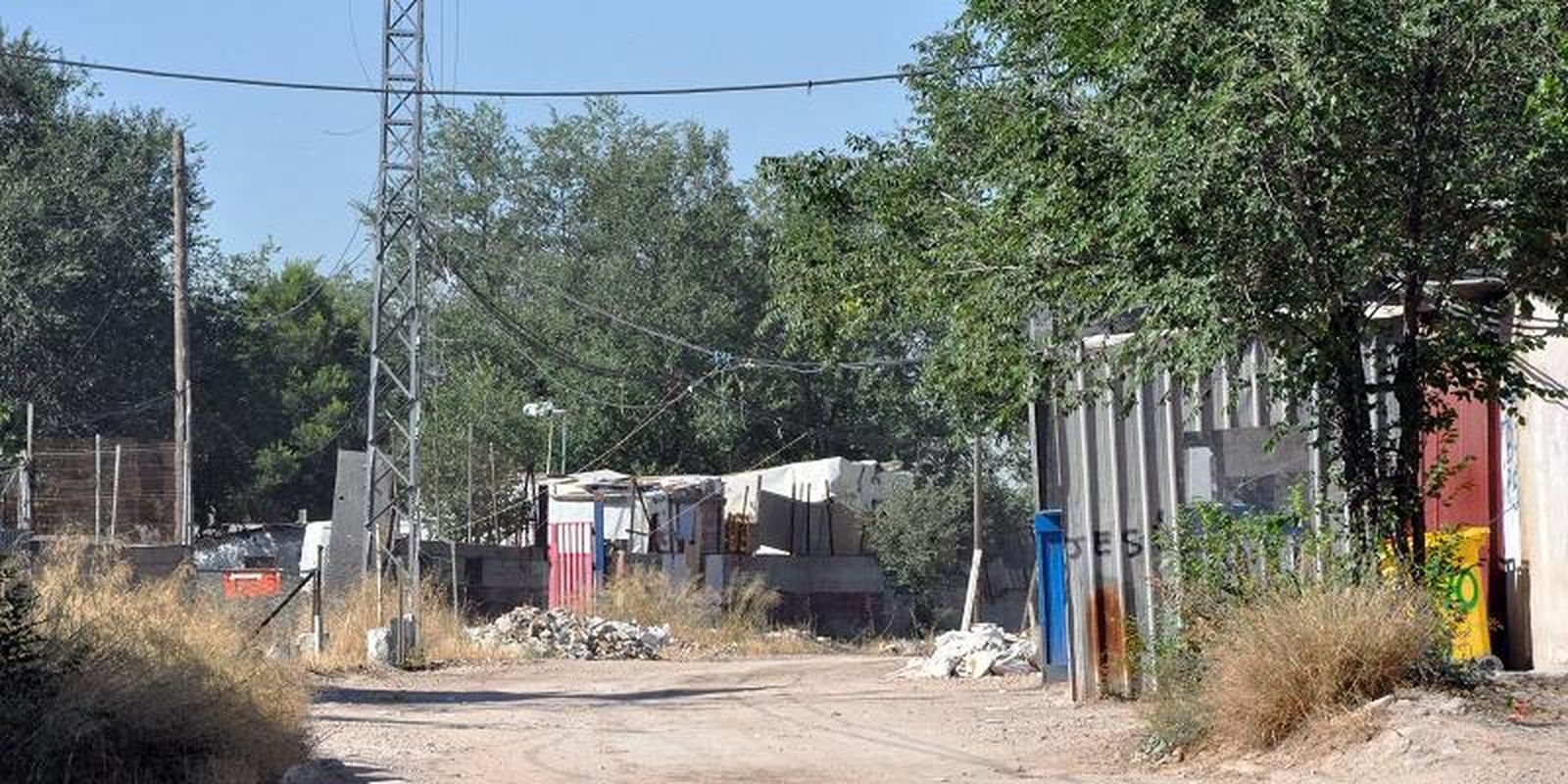 Cáritas Madrid y la parroquia de la Cañada Real piden a las administraciones que afronten "la grave situación generada por los cortes de luz"