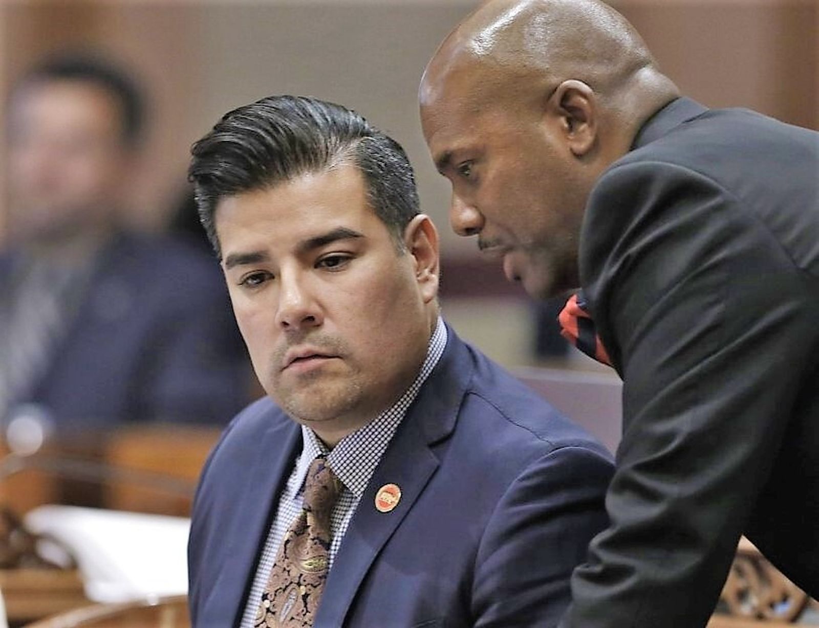 Senador Lara. Junípero fuera del Capitolio.