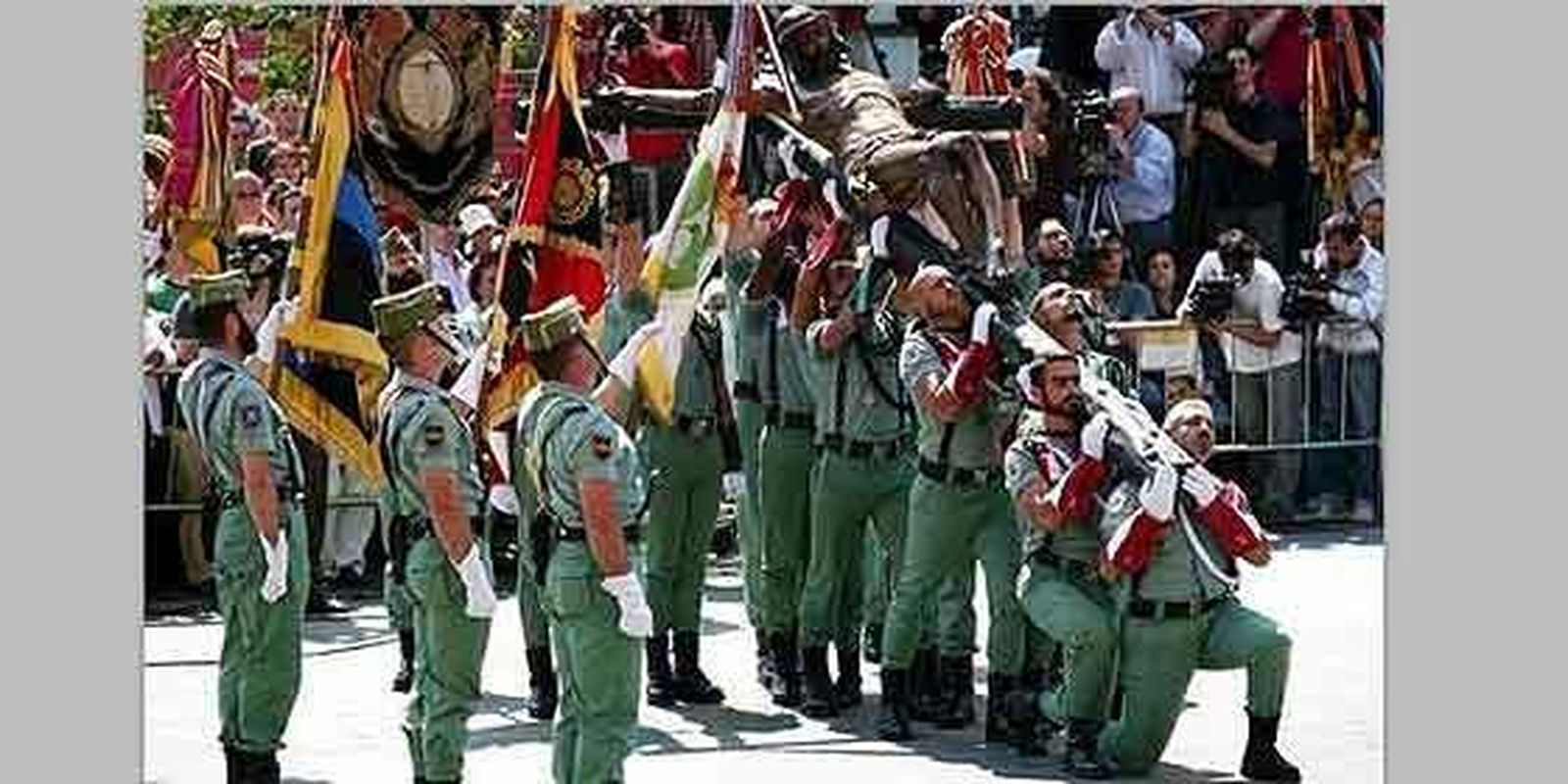 La Legión con el Cristo de Mena