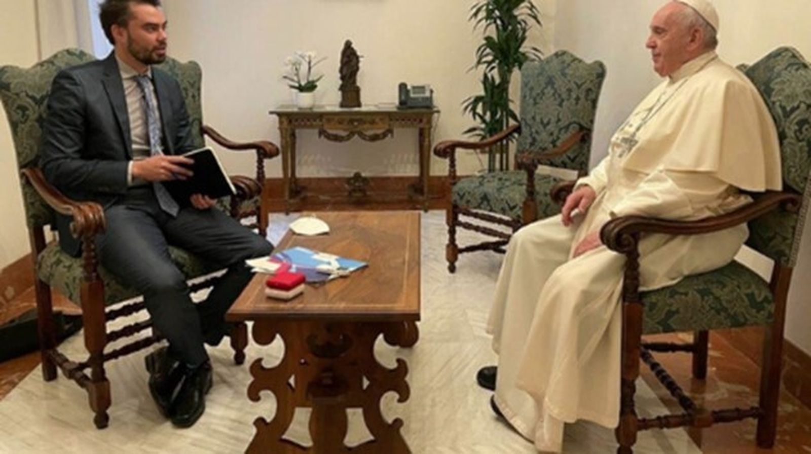 Hernan Reyes con el el papa Francisco