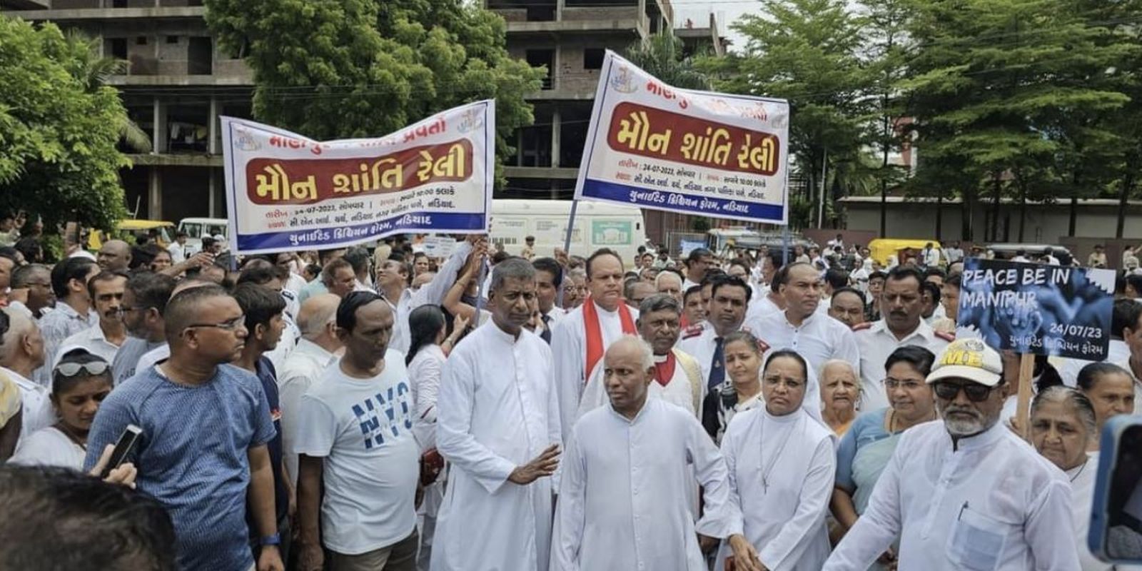 El arzobispo Andrews Thazhath en una protesta
