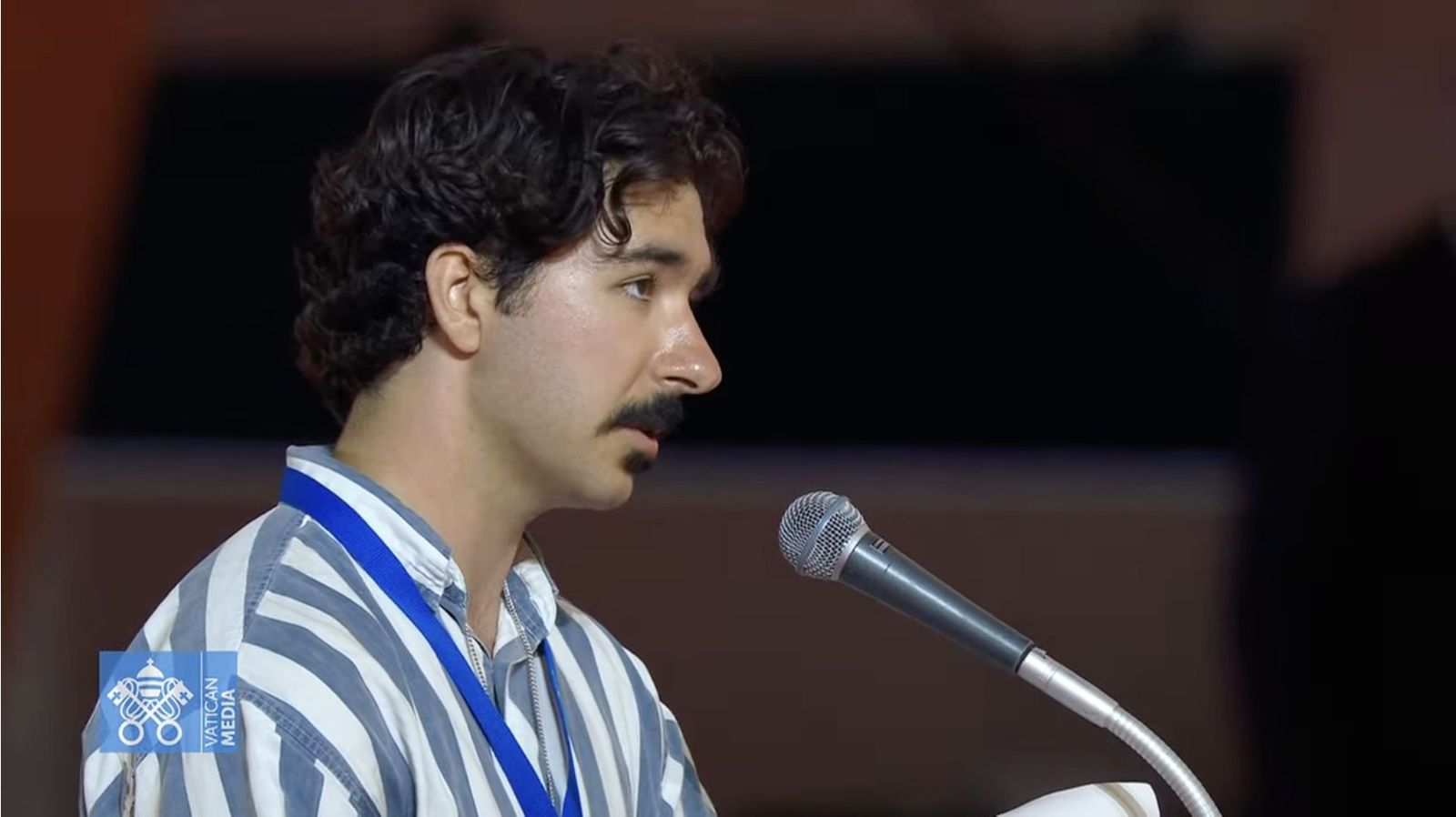 Wayne, estadounidense de 20 años, pregunta al Papa en Tor Vergata