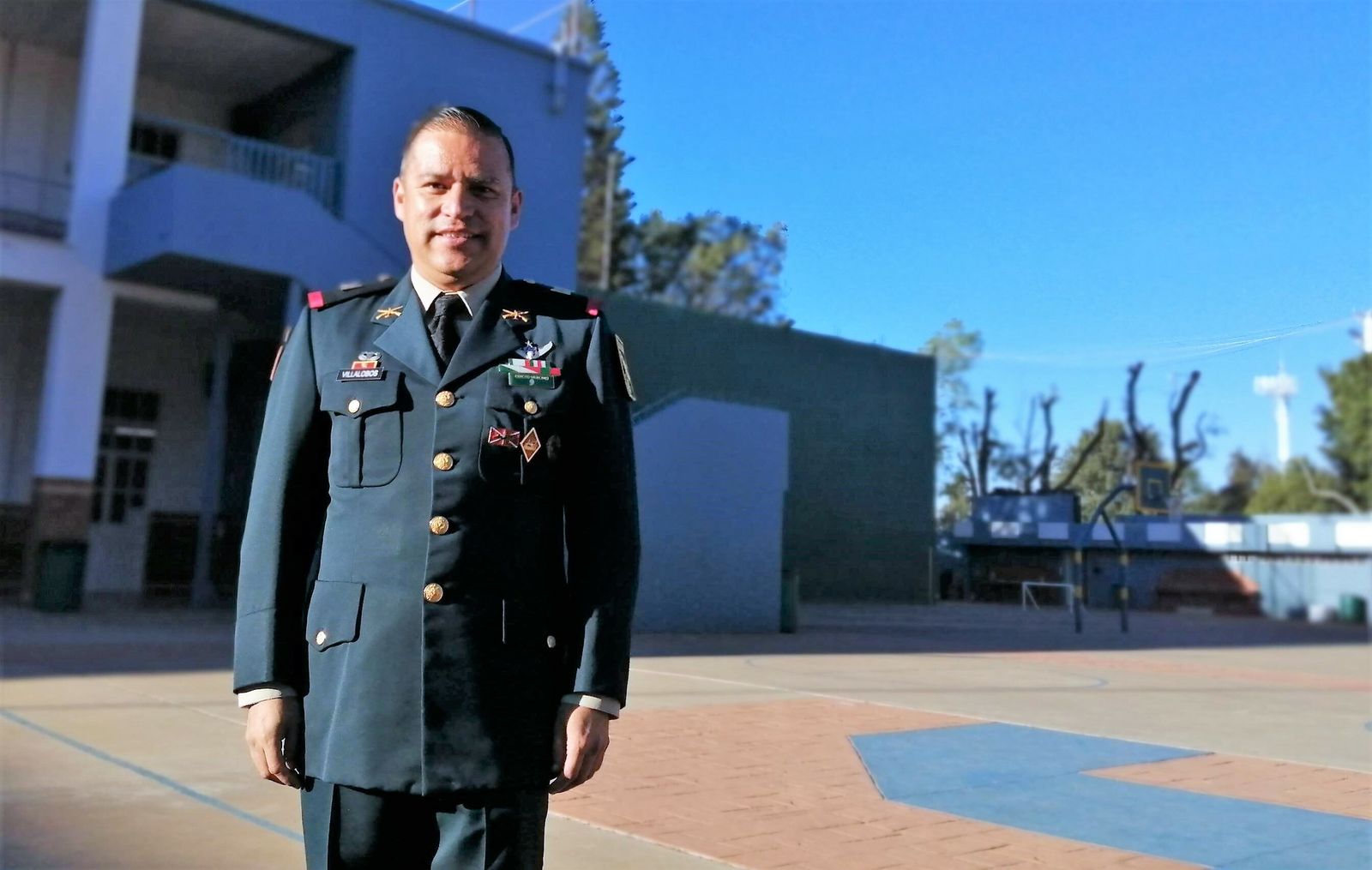 Capitán del Ejército mexicano inculca valores a niños maristas