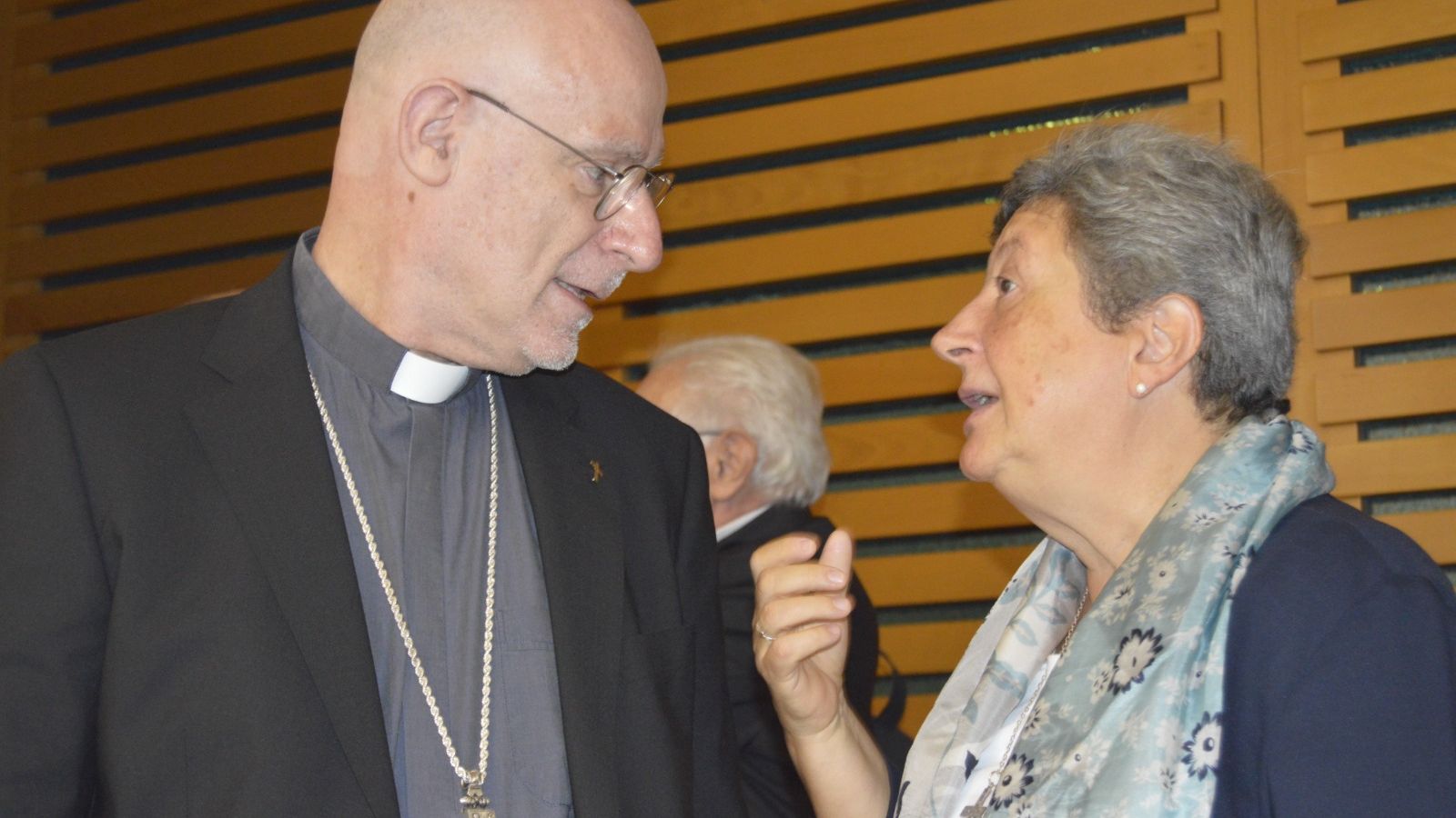 El obispo de Girona, fray Octavi Vilà, con la religiosa del Sagrado Corazón Margarita Bofarull.