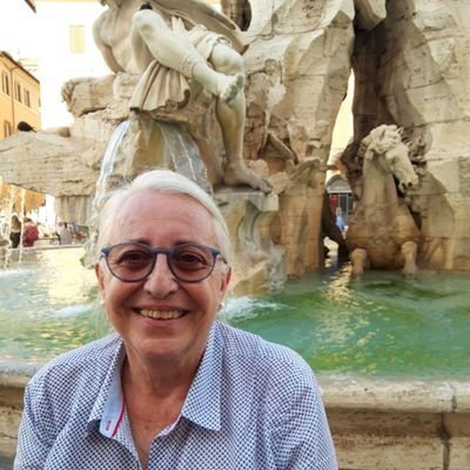 "Dios camina con su pueblo"  Con Yolanda Ibañez