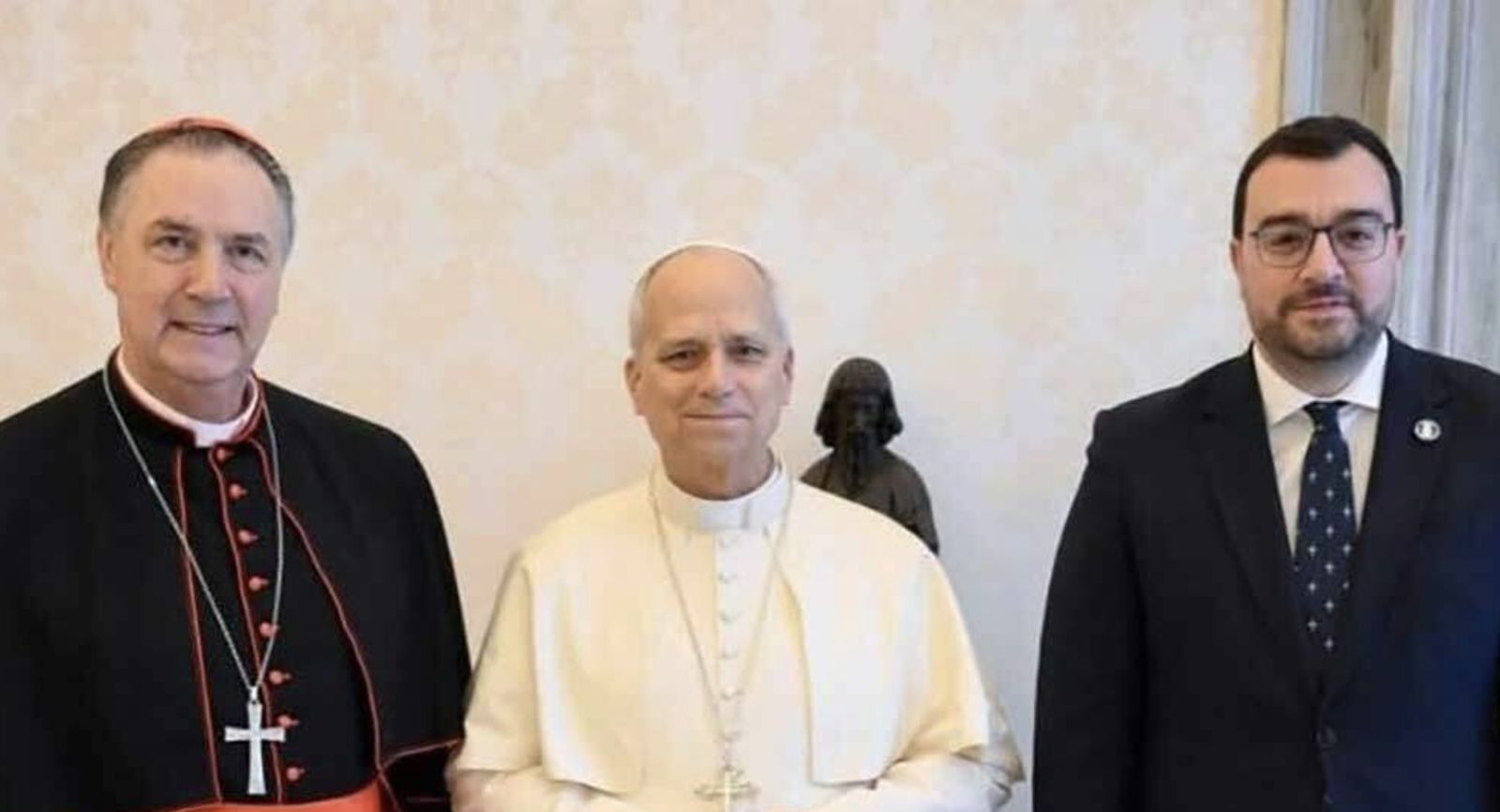 Fernández Atime, León XIV y Adrián Barbón