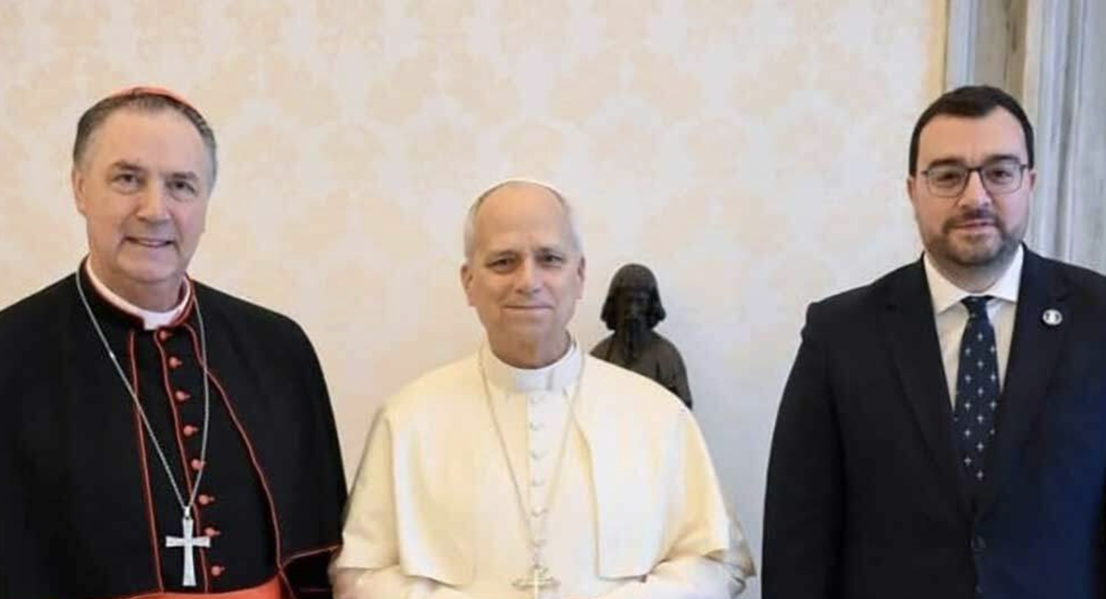 Fernández Atime, León XIV y Adrián Barbón