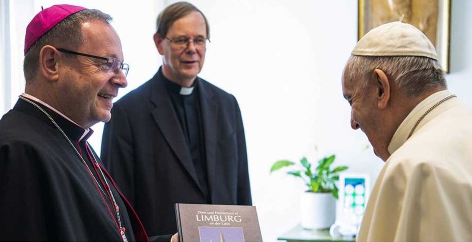 El papa, en la audiencia concedida a monseñor Bätzing