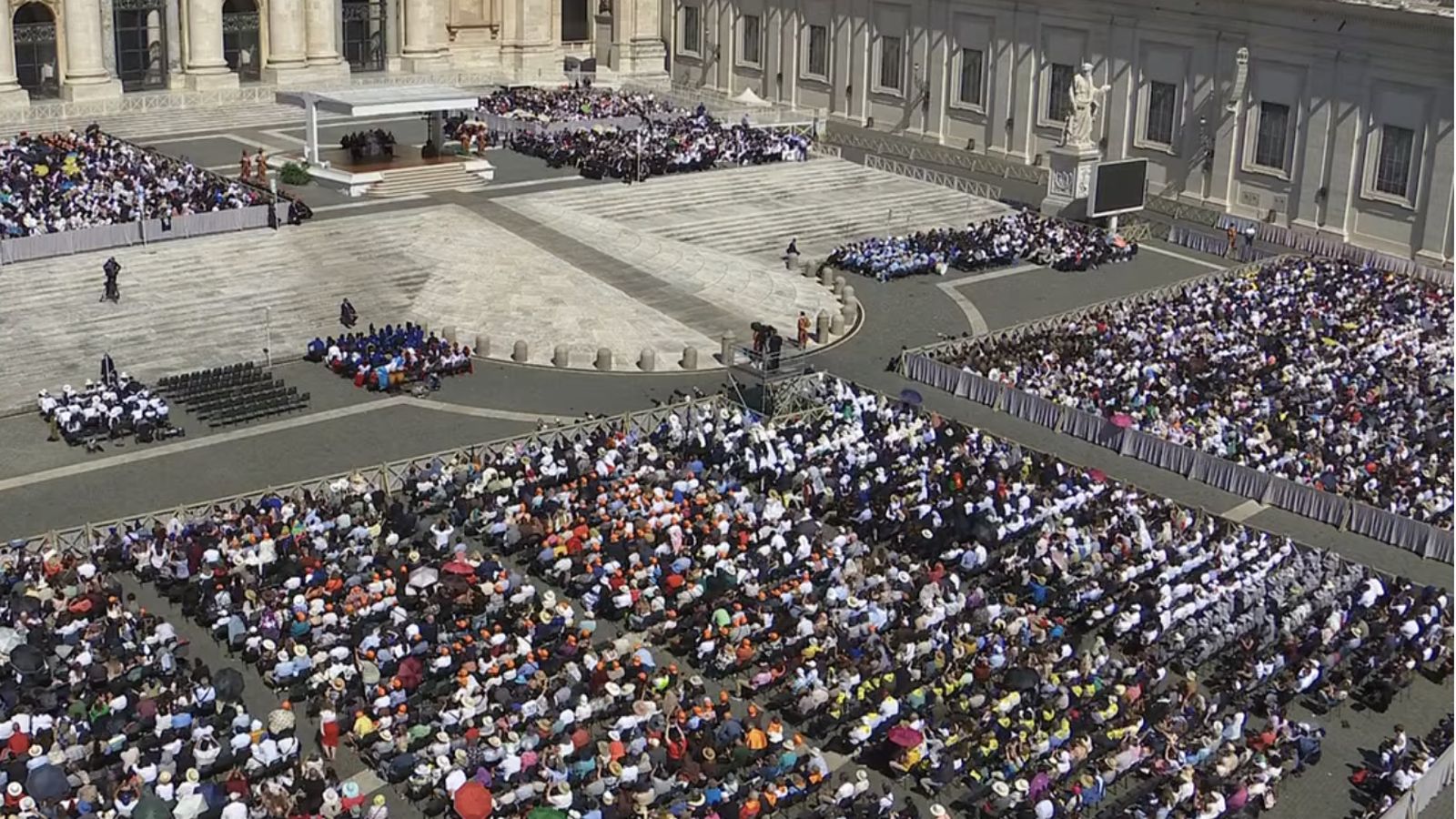 La plaza de San Pedro, llena de fieles durante la audiencia general