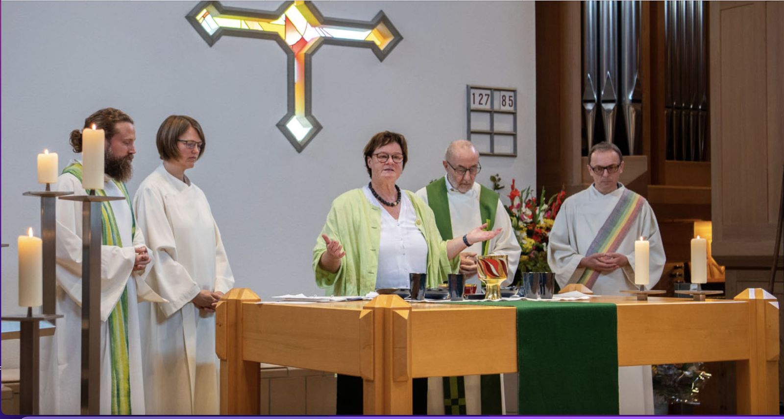 Monika Schmid durante la eucaristía