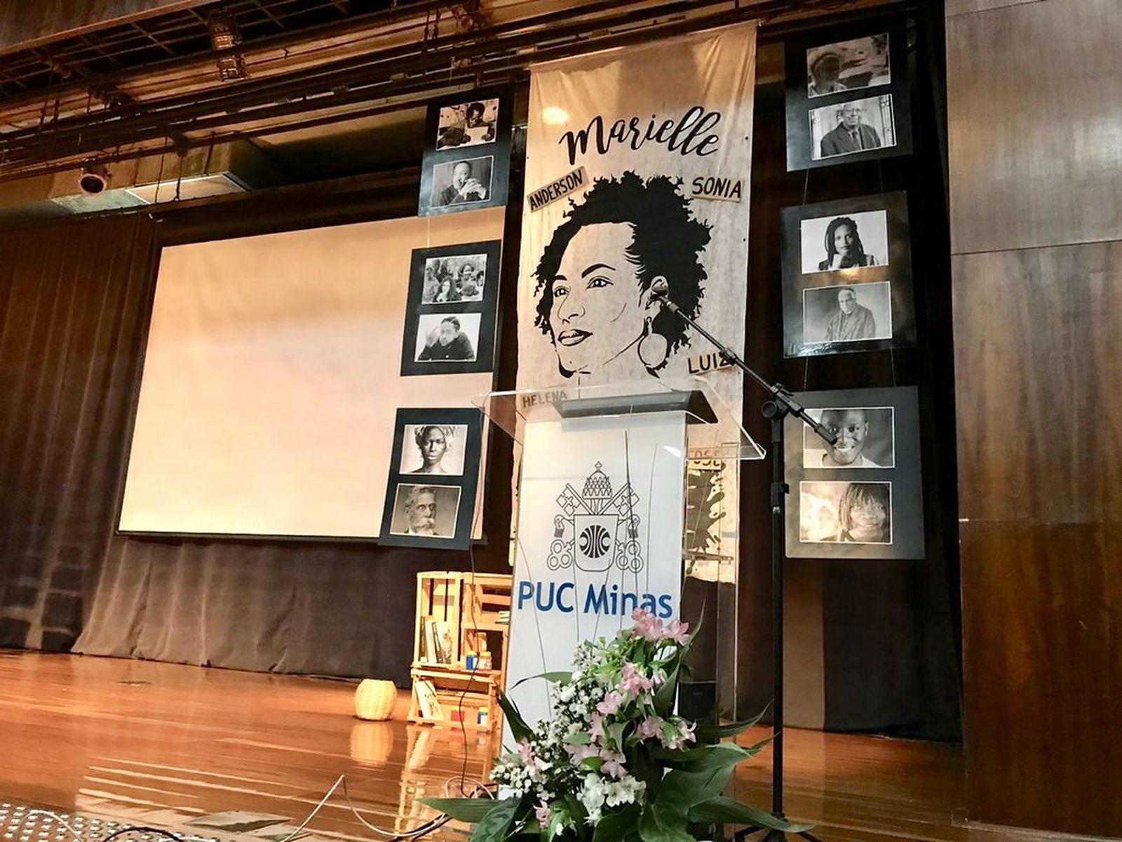 Escenario del Congreso de la SOTER con una foto de Marielle Franco