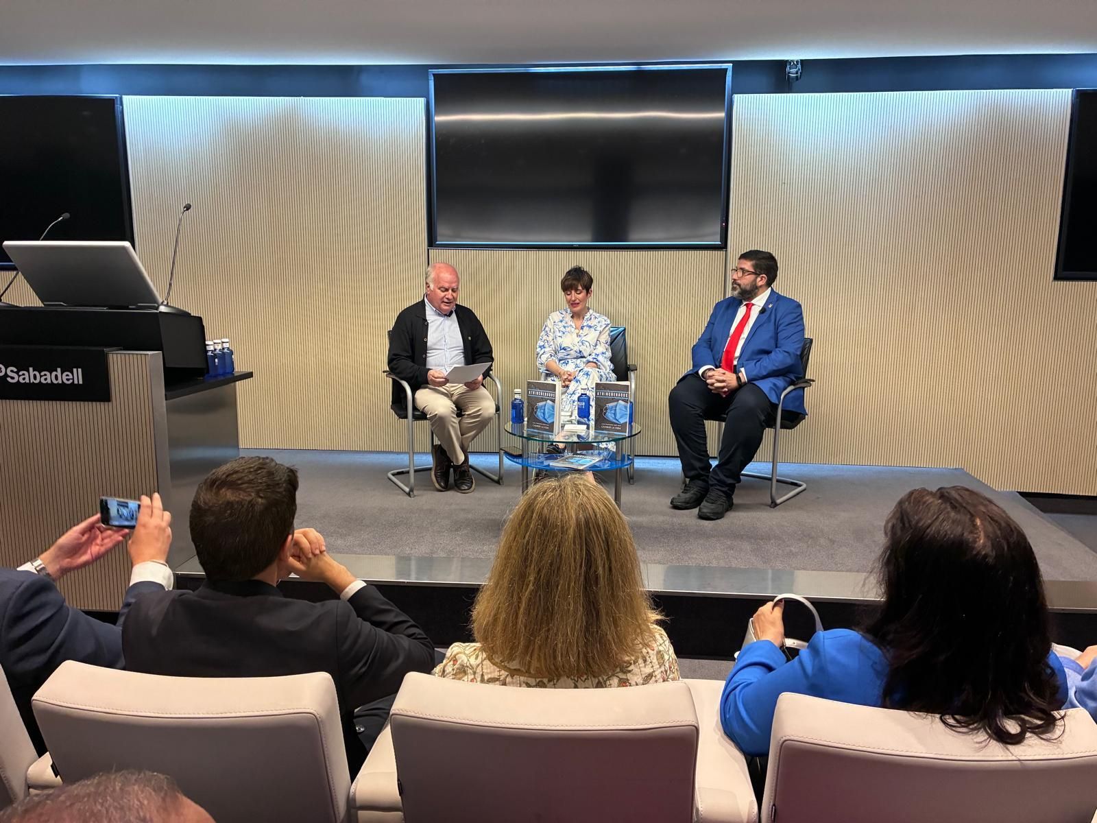 Presentación del libro de Auxi Rueda