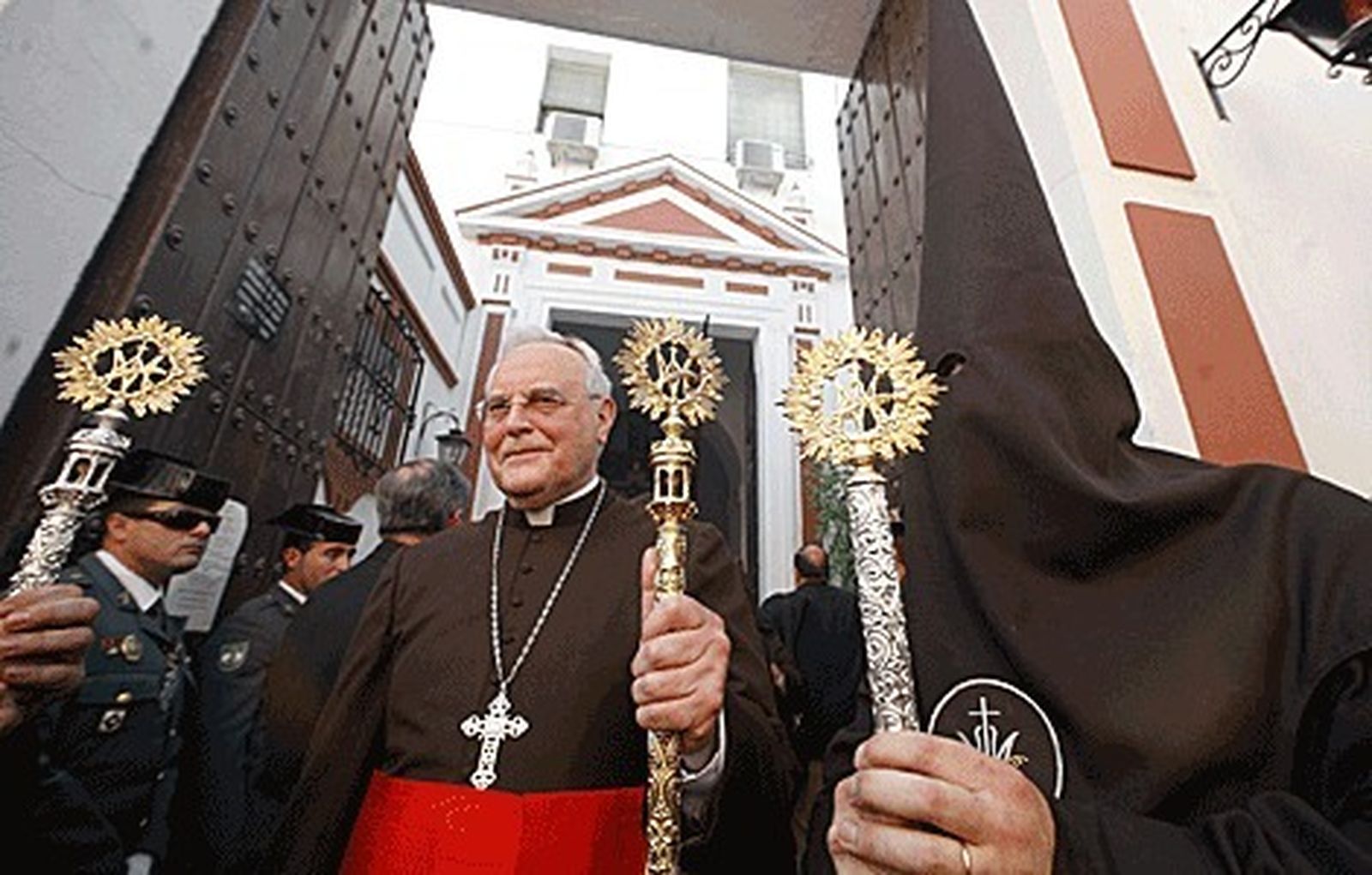 El funeral por Carlos Amigo se celebrará el sábado en la catedral de Sevilla